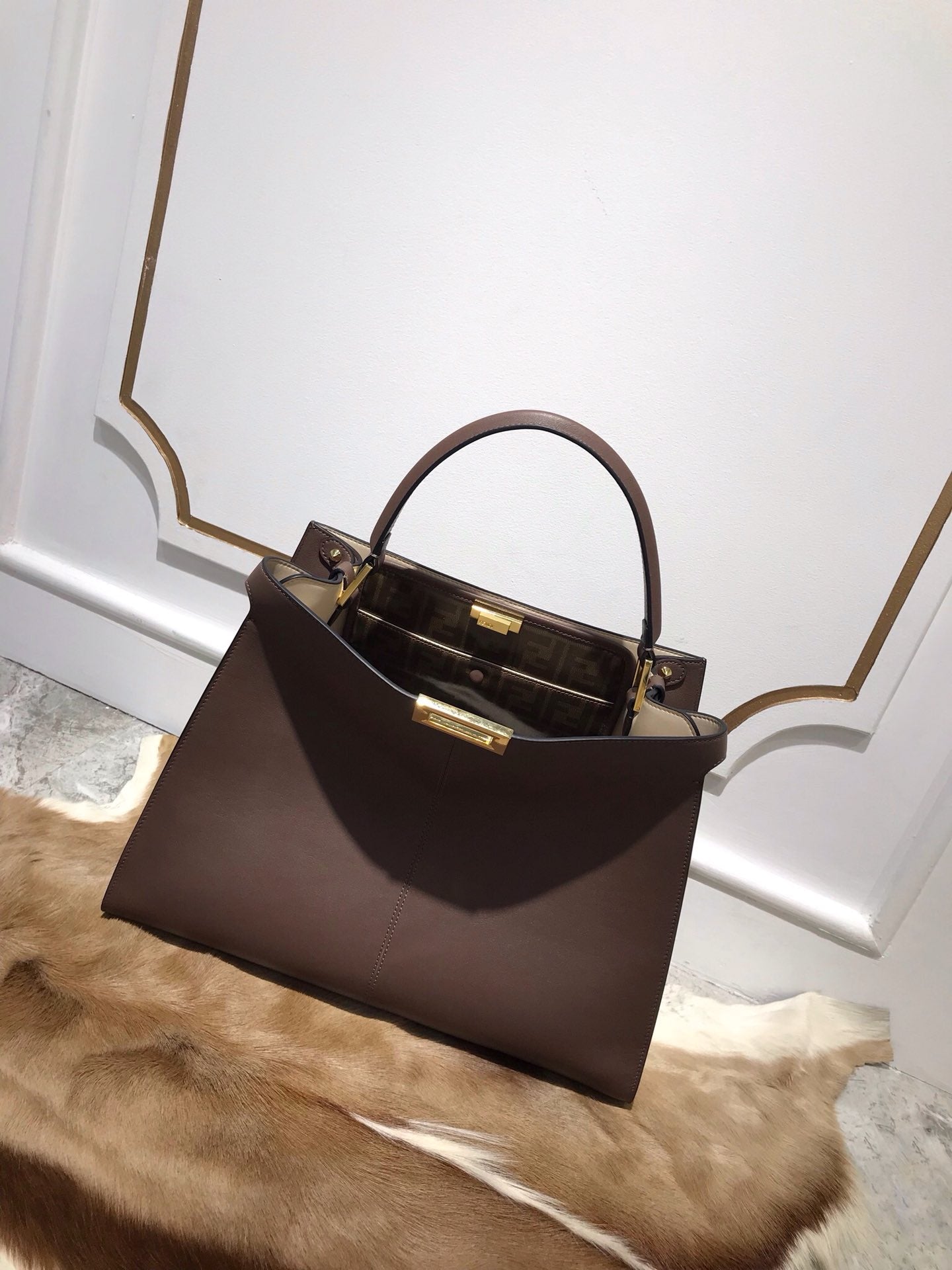 [TOP] FENDI  Peekaboo Medium X-Lite Bag - Dark Brown