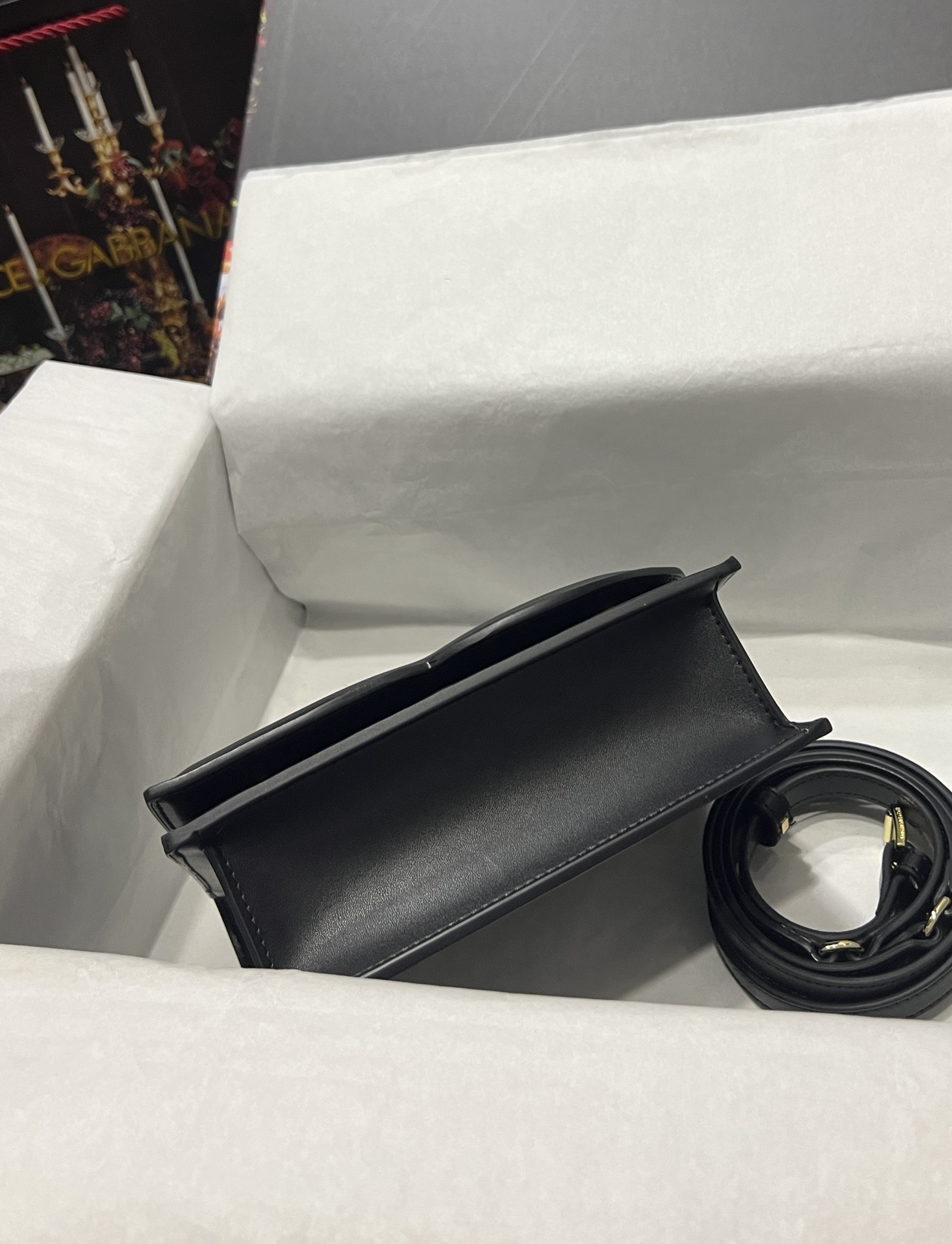 [TOP] Dolce & Gabbana D&G Calfskin DG Logo Bag 16*20*5.5cm - Black