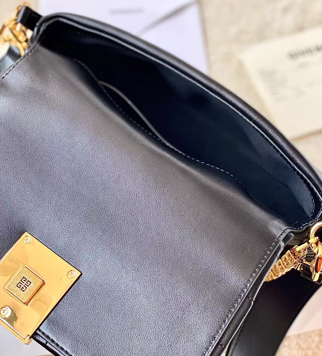 [Top] GIVENCHY 4G Soft Lambskin Bag 25*15*6 - Black