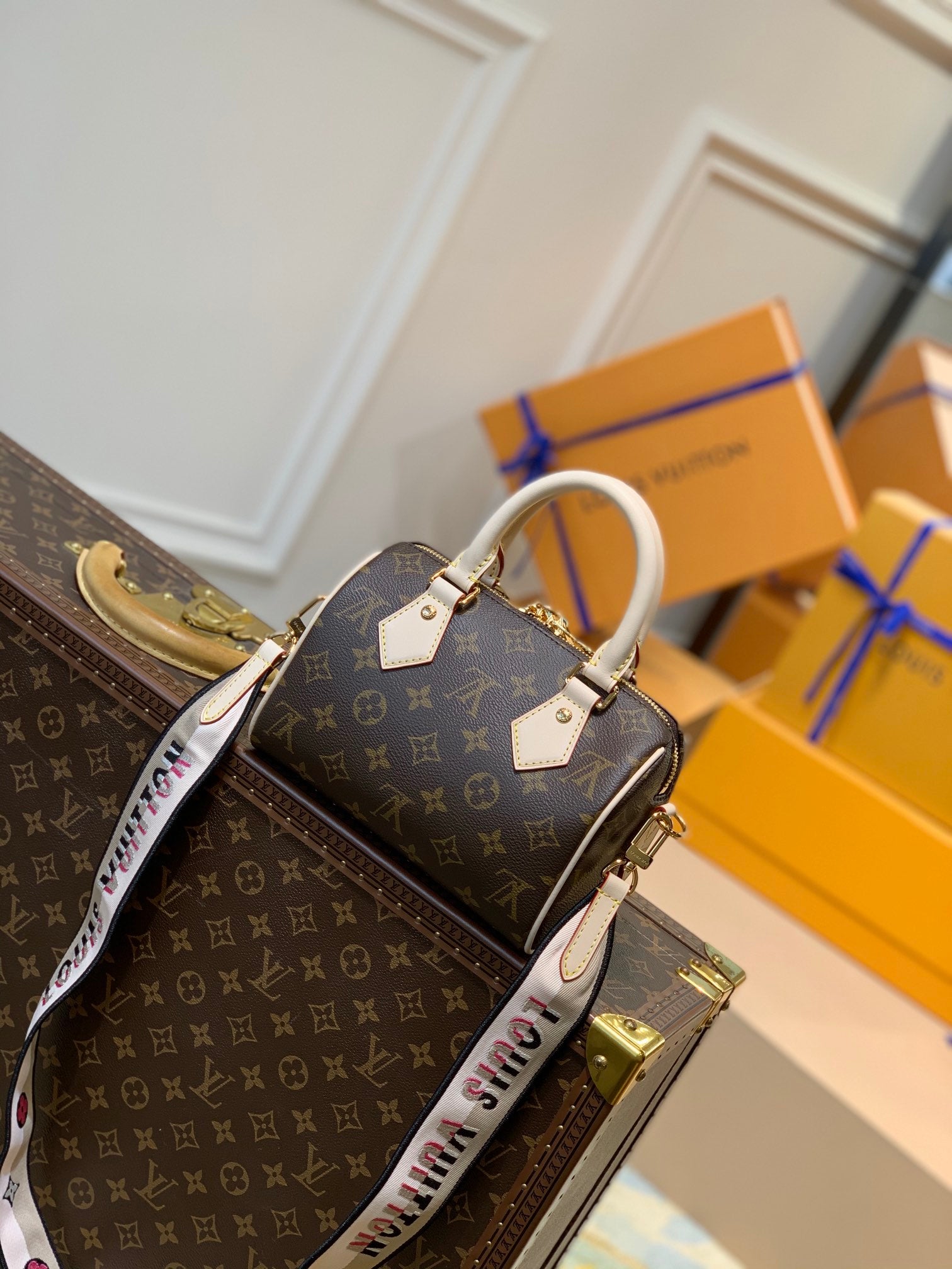 [TOP] Louis Vuitton LV  Speedy 20 Monogram Crossbody Bag 20x13.5x12cm - Cream