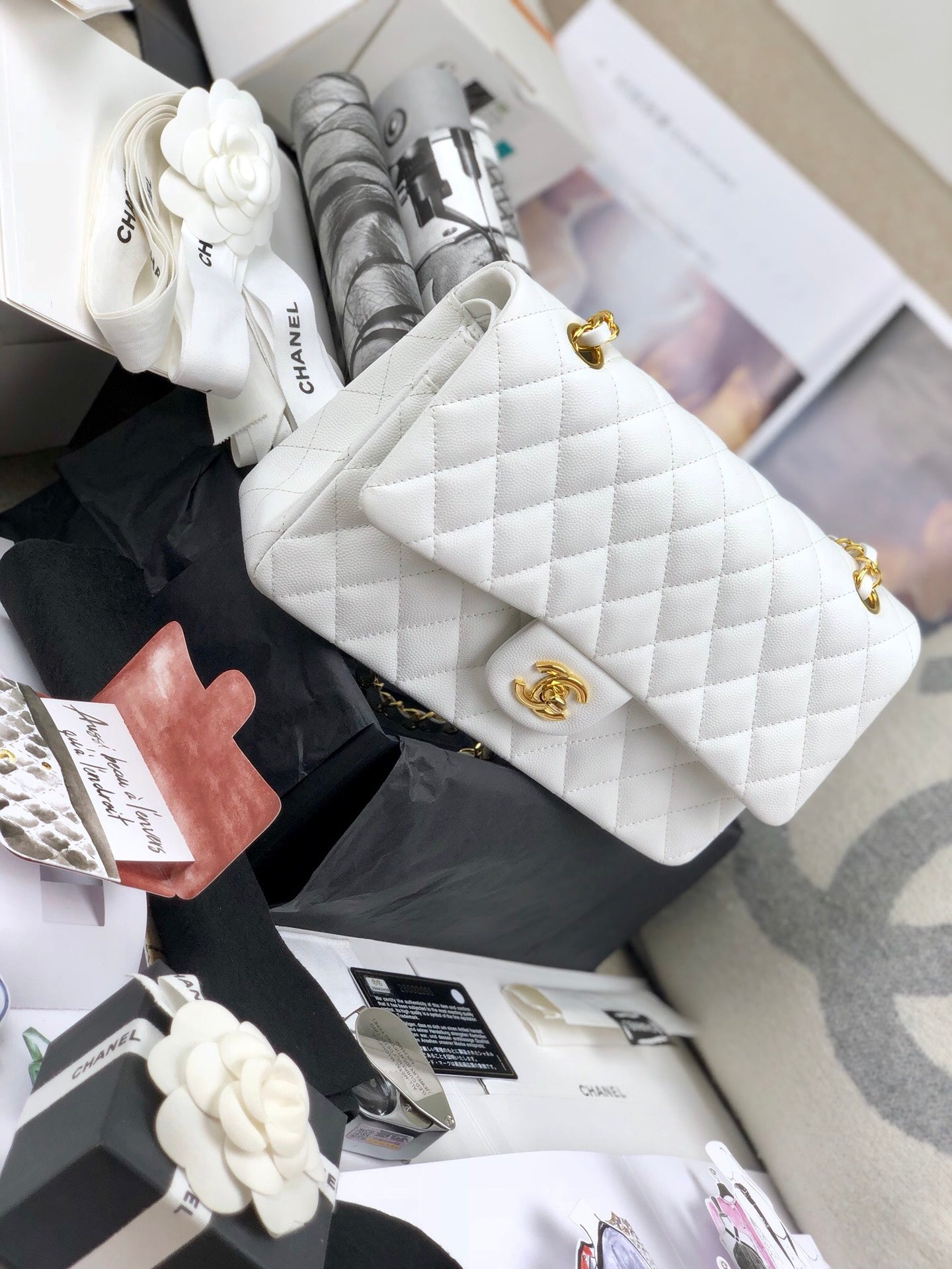 [TOP] CHANEL Classic Flap Bag Caviar Medium 25.5cm – White & GHW