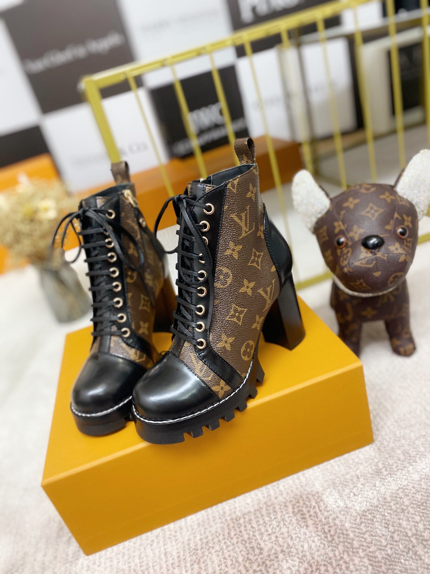 [TOP] Louis Vuitton LV L*V Women Star Trial Ankle Boots - Black