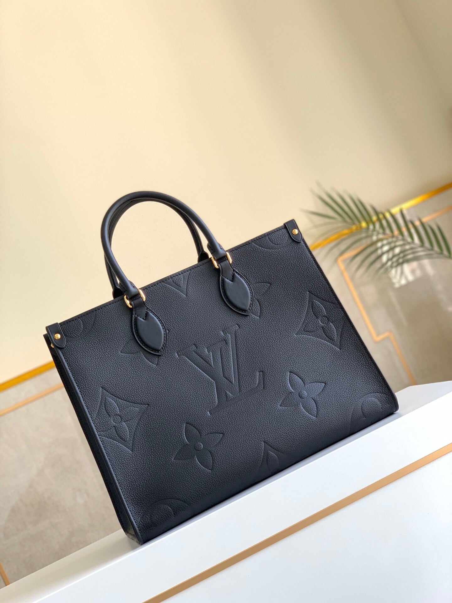 [TOP] Louis Vuitton LV On The Go Empreinte MM Bag 35x27x14cm - Black