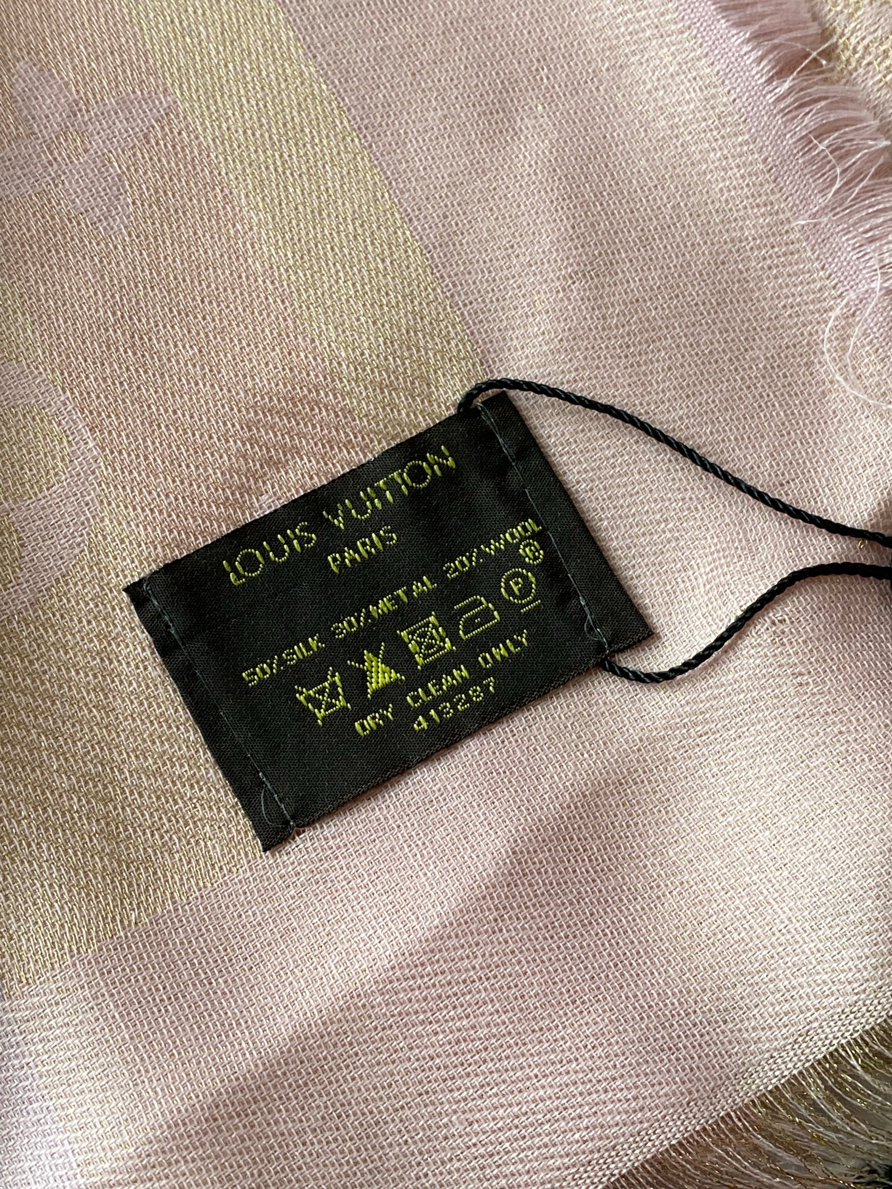 [TOP] Louis Vuitton LV £V Big Square Scarf - Light Pink