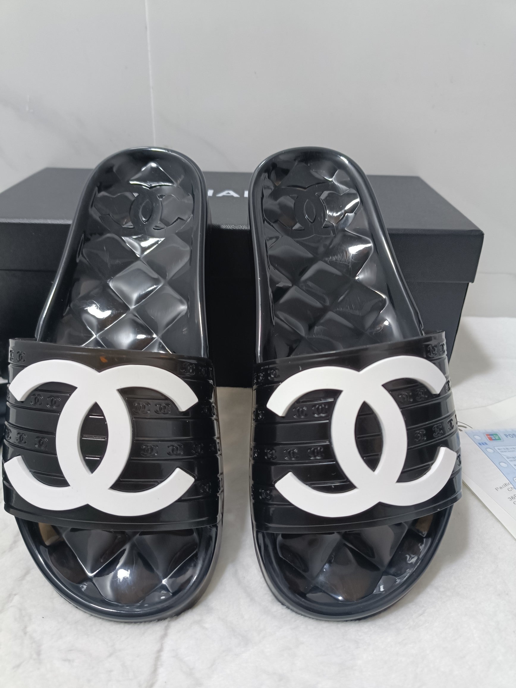 [TOP] CHANEL Jelly Clear Slides - Black w White Logo
