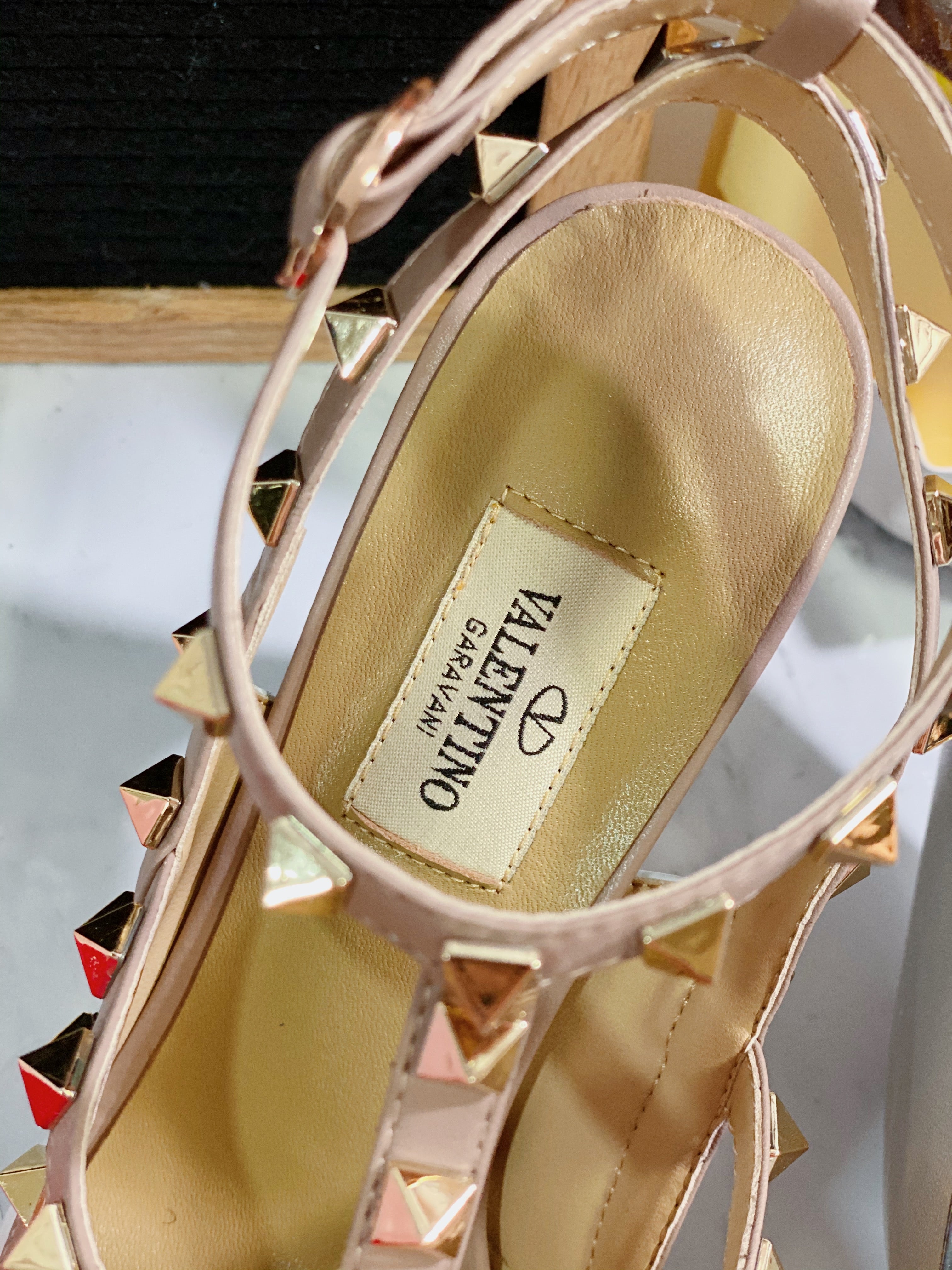 [TOP] VALENTINO R0ckstud Slingback High Heels - White