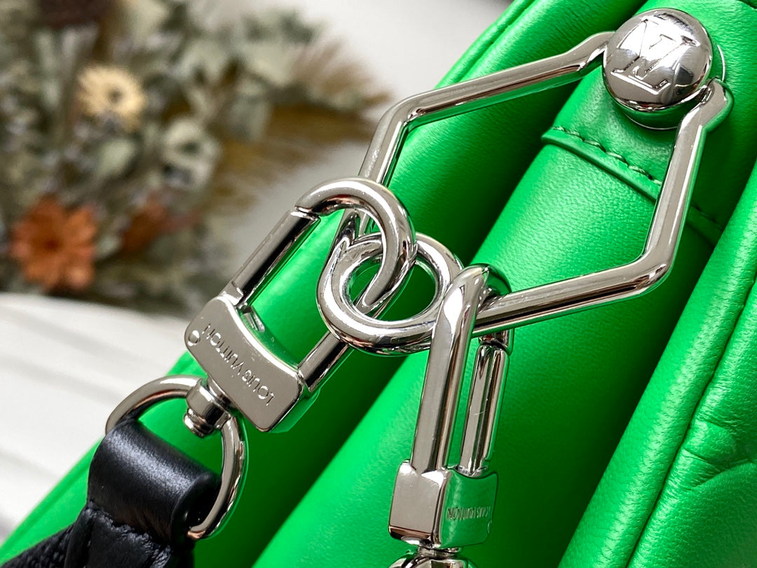 [TOP] Louis Vuitton LV £V Coussin PM Bag 26x20x12cm- Green
