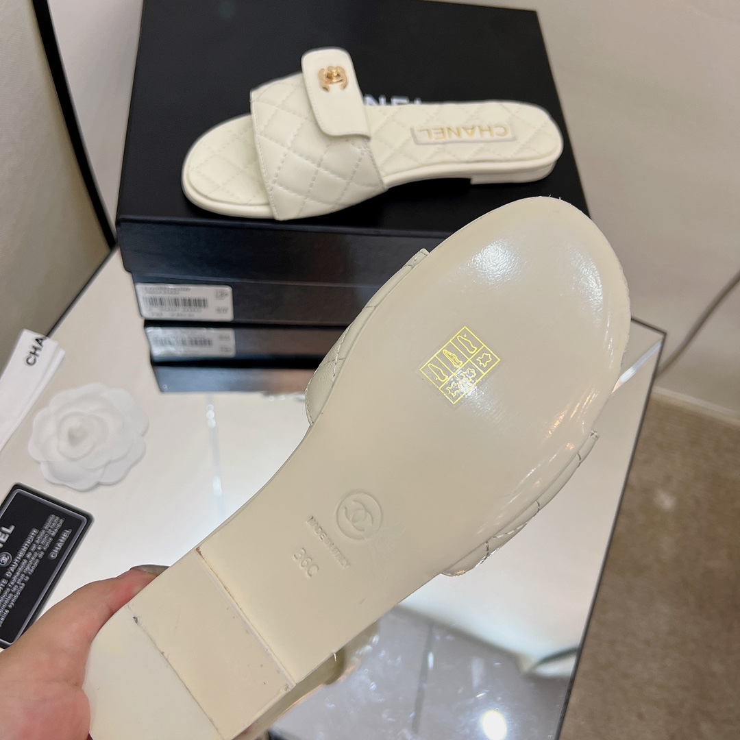 [TOP] CHANEL Sheepskin Lozenge Slippers - 4 Color