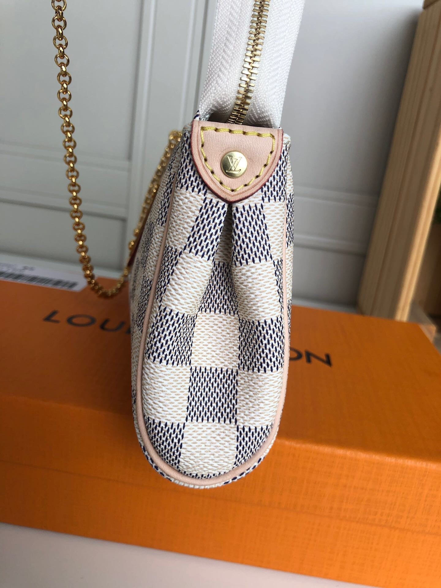 [TOP] Louis Vuitton LV L*V Eva Clutch Bag - Damier Azur