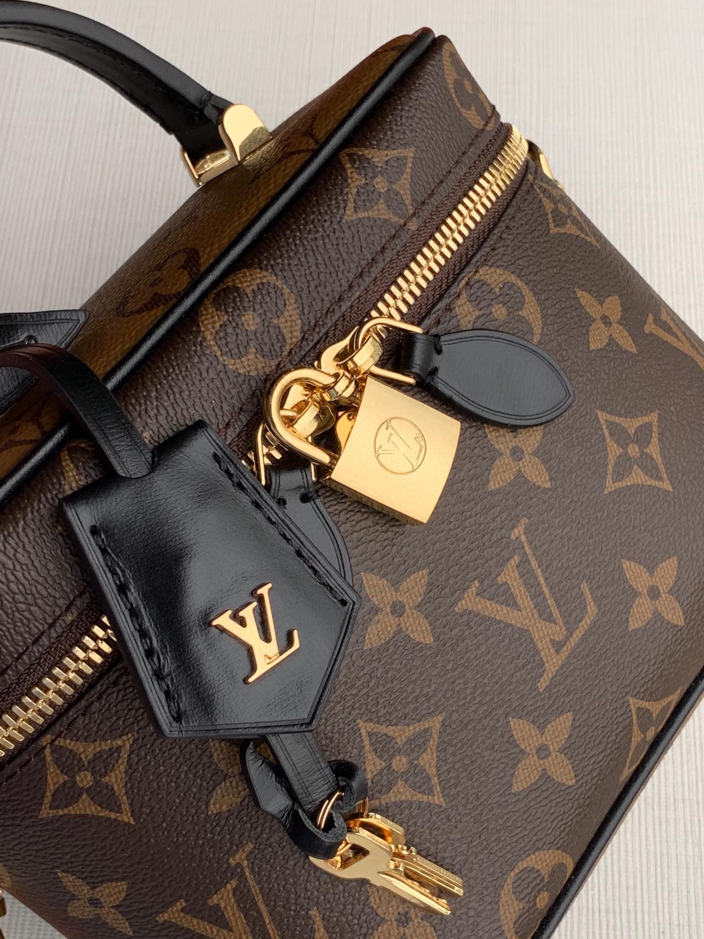 [TOP] Louis Vuitton LV L*V Reversed Monogram Vanity PM 19 x 13 x 11 cm-Brown
