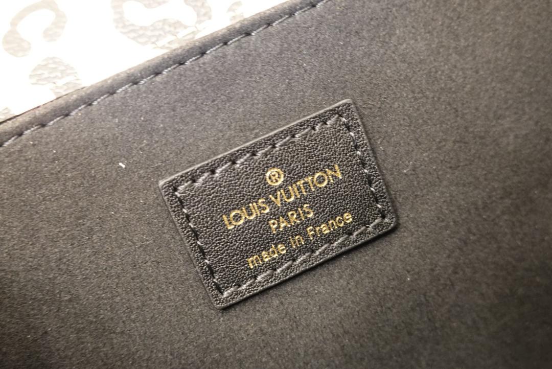 [TOP] Louis Vuitton LV £V Pochette Metis 25X19X7cm- Art Print