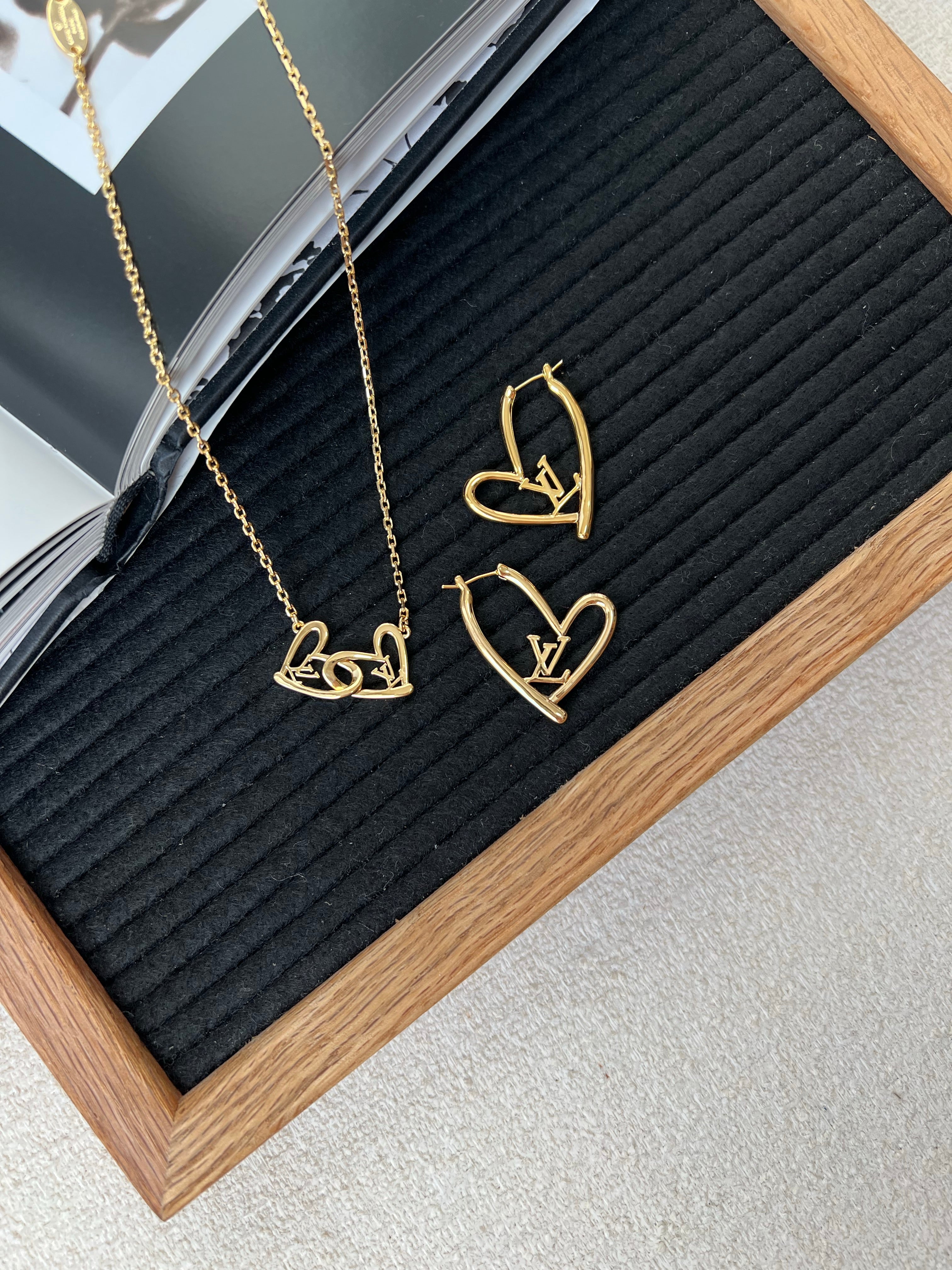 [TOP] Louis Vuitton Heart Earrings & Necklace - Gold
