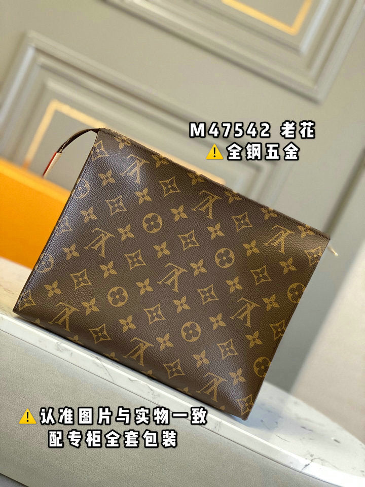 [TOP] Louis Vuitton LV  Toilery Pouch 26 Monogram 25 x 20 x 5.5cm-Brown