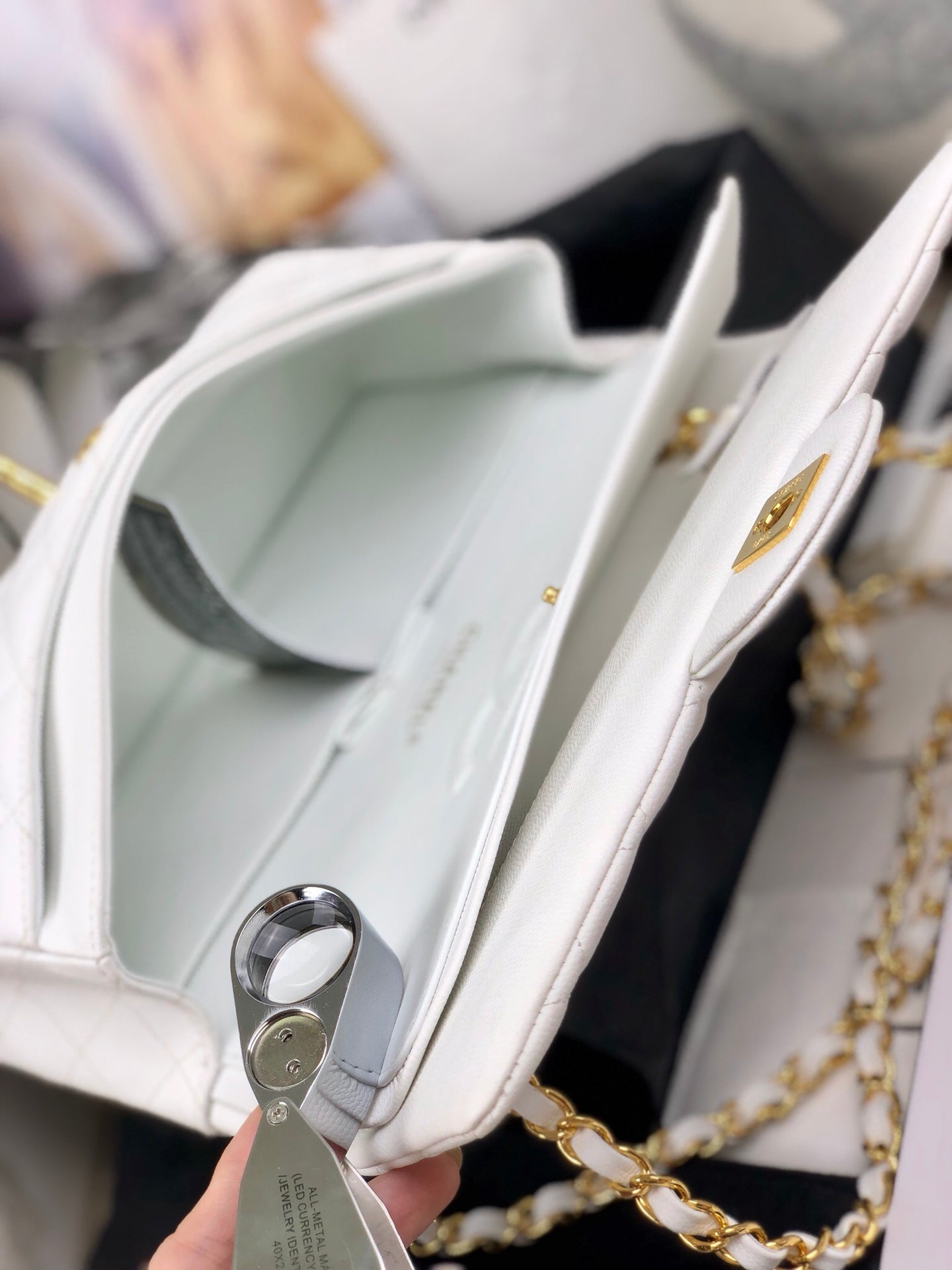 [TOP] CHANEL Classic Flap Bag Caviar Medium 25.5cm – White & GHW