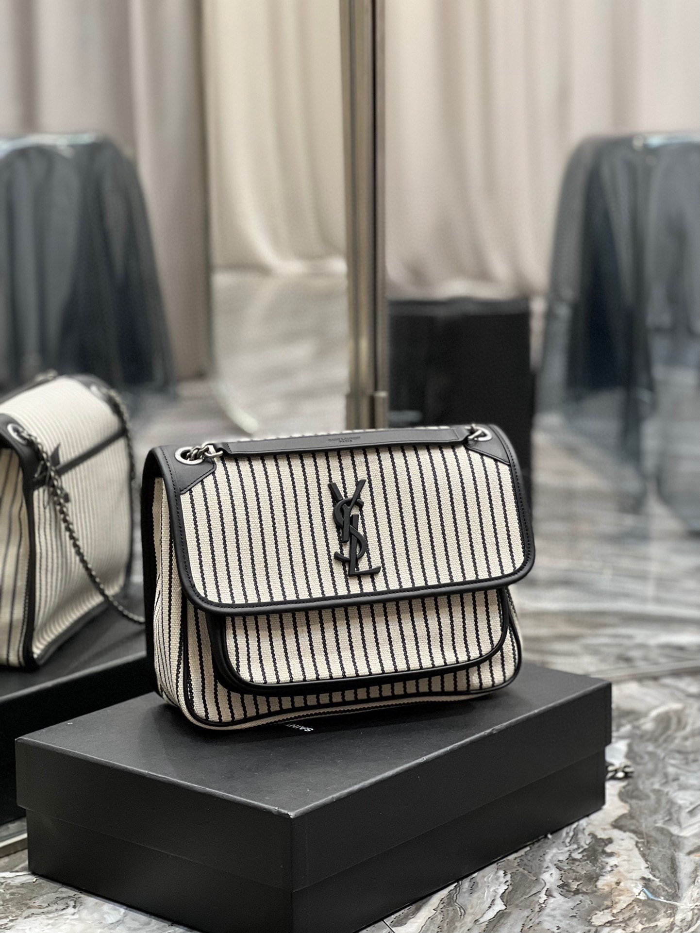 [TOP] Yves Saint Laurent YSL Niki Shoulder Bag - Black