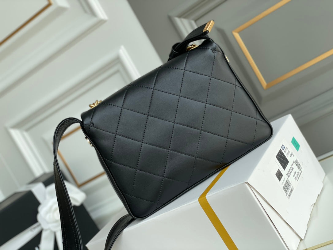 [TOP] CHANEL Hobo Flap Bag - Black & GHW