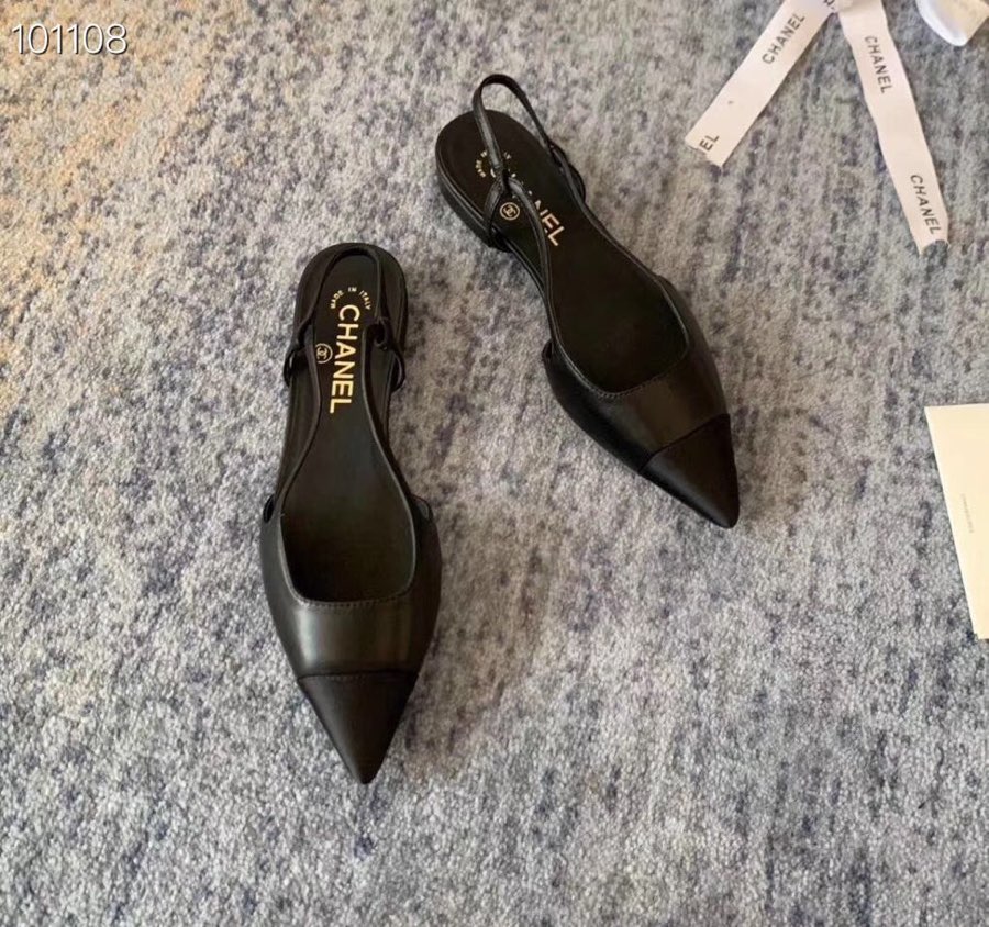 [TOP] CHANEL Two Tone Pointed Flats  - 2 Colours