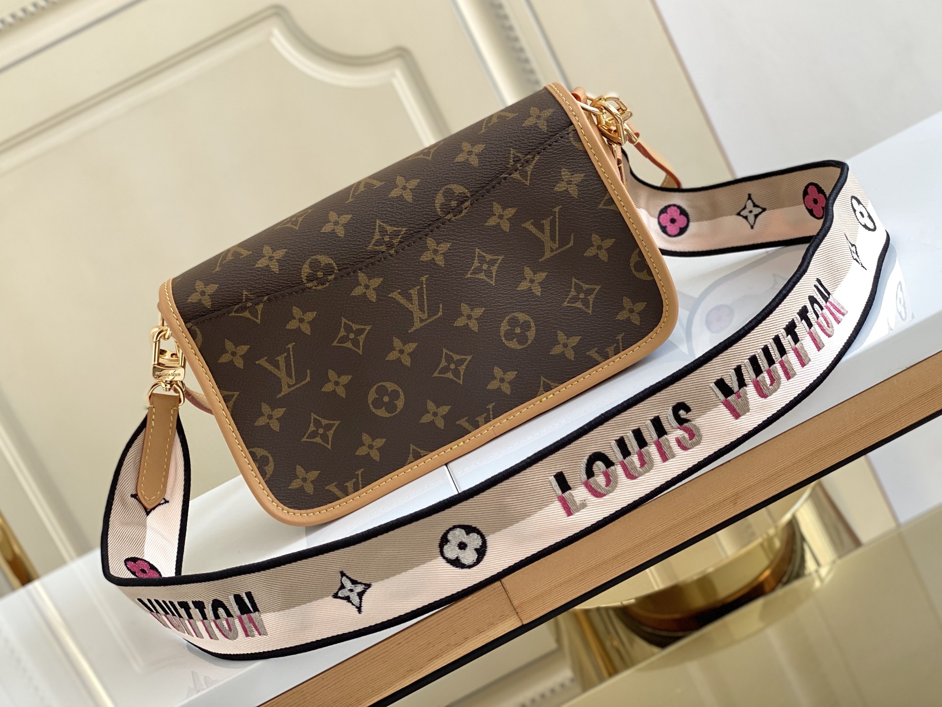 [TOP] Louis Vuitton LV Monogram Diane Bag 25.0 × 9.0 × 15.0CM-Brown
