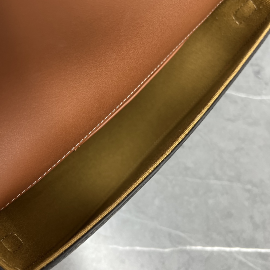 [TOP] CELINE Mini Besace Cuir Triomphe Bag 23～13.5～6