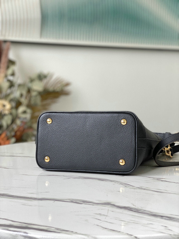 [TOP] Louis Vuitton LV  Cruiser PM Shoulder Bag 25 x 22.5 x 13cm - Black