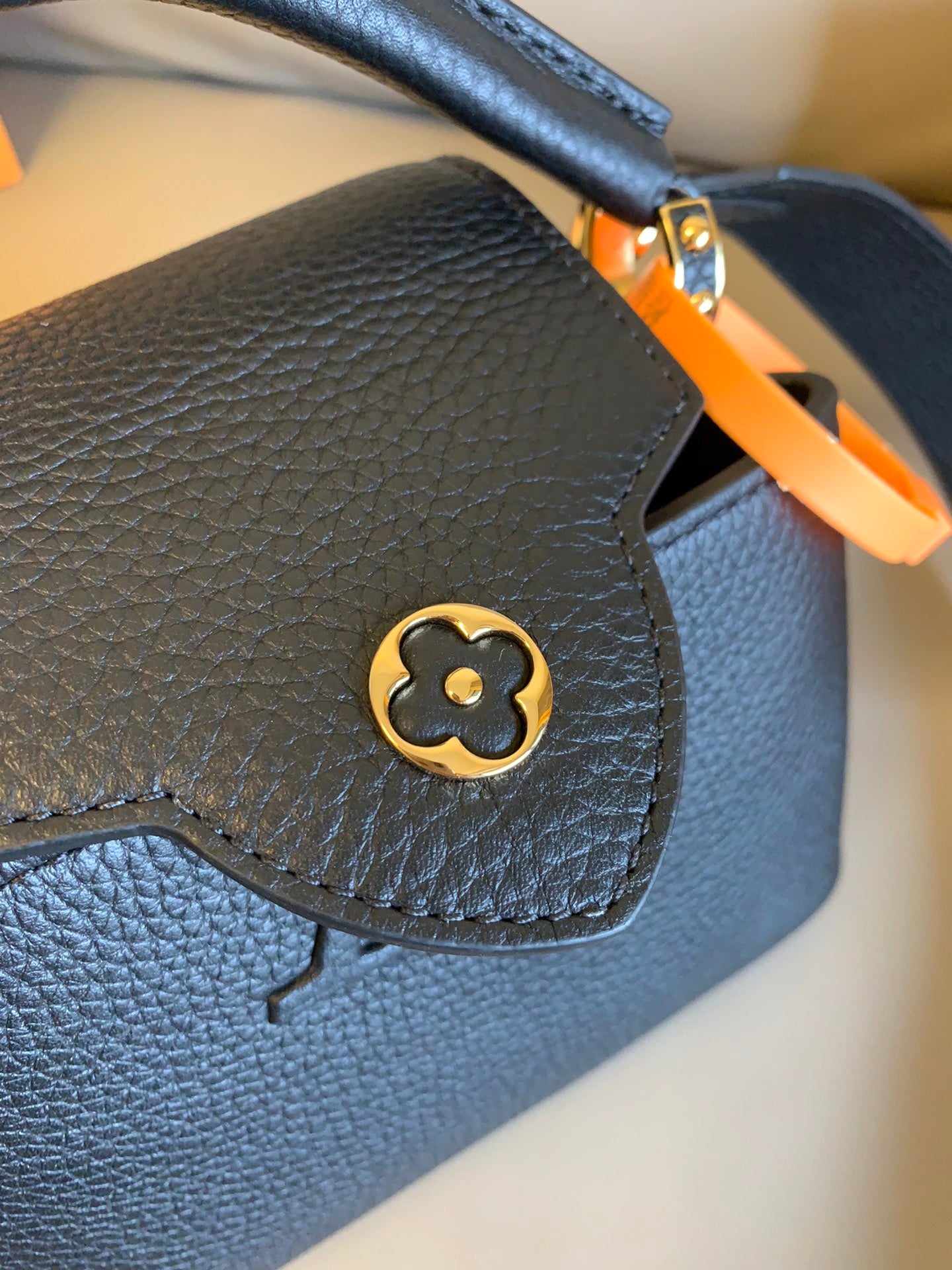 [TOP]Louis Vuitton LV Capucine  Bag 21*8*14 cm- Black