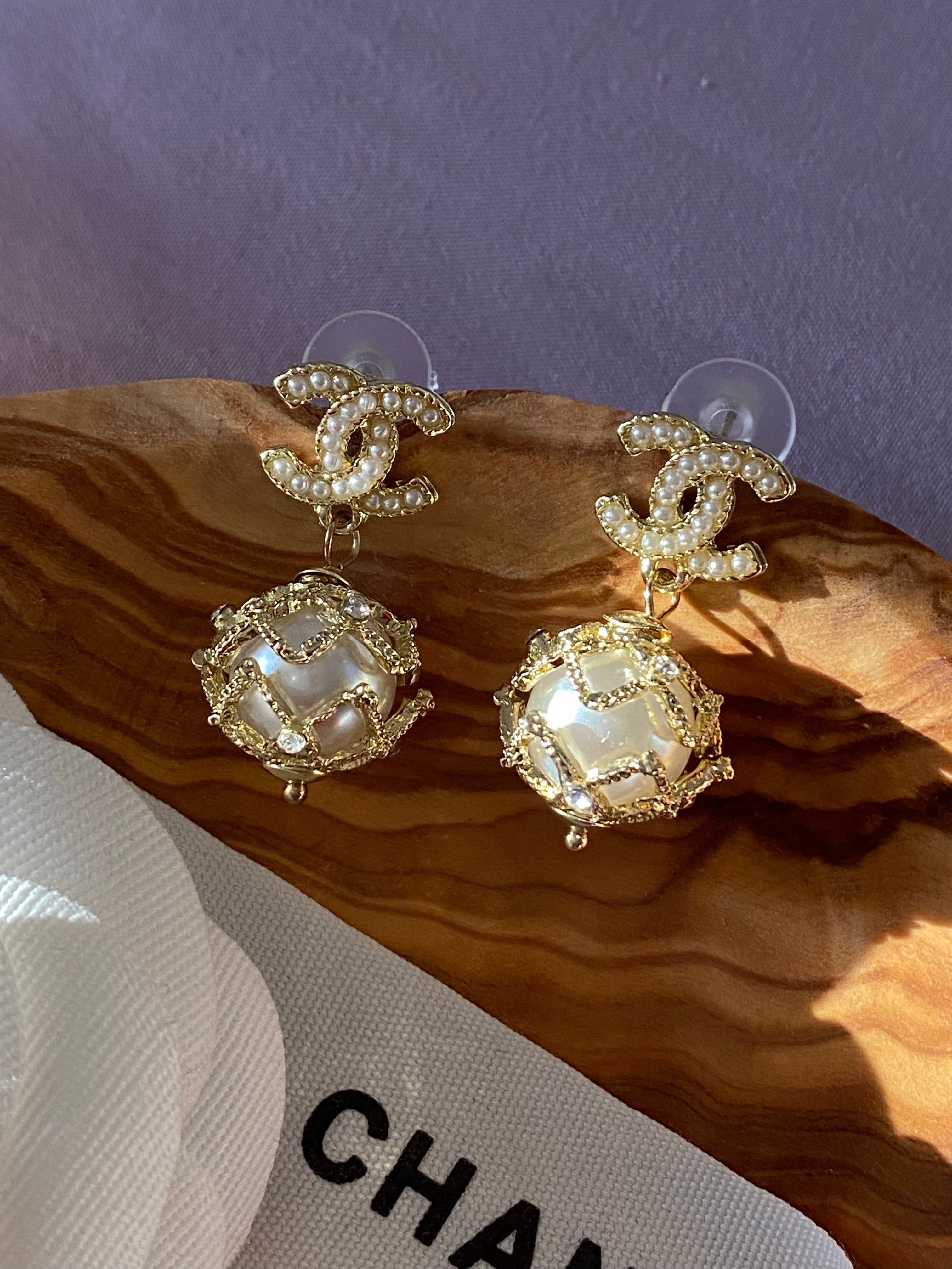 [TOP] CHANEL Dangle Pearl Earrings