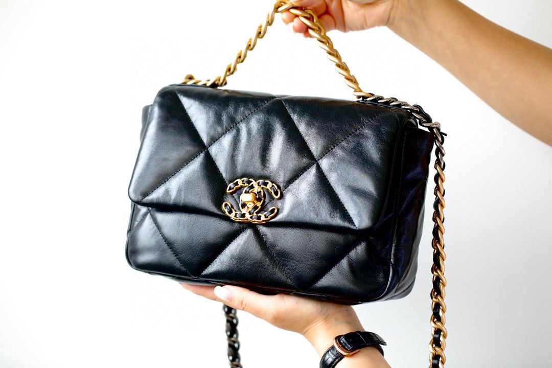 [TOP] CHANEL 19 Bag in Goat Skin Small 26cm- Black w GHW