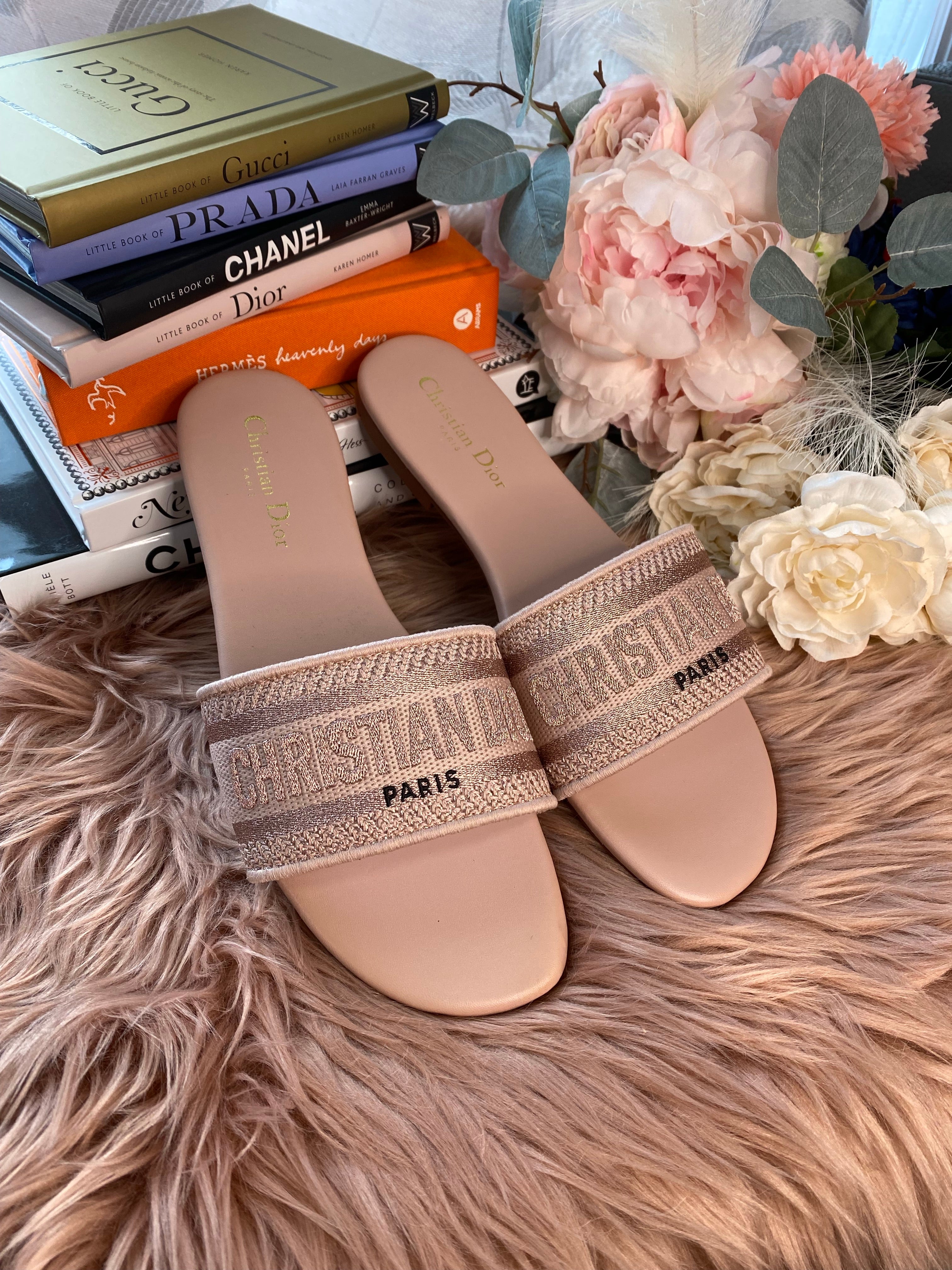 [TOP] Christian Dior Embroidered Dway Sandals - Light Pink