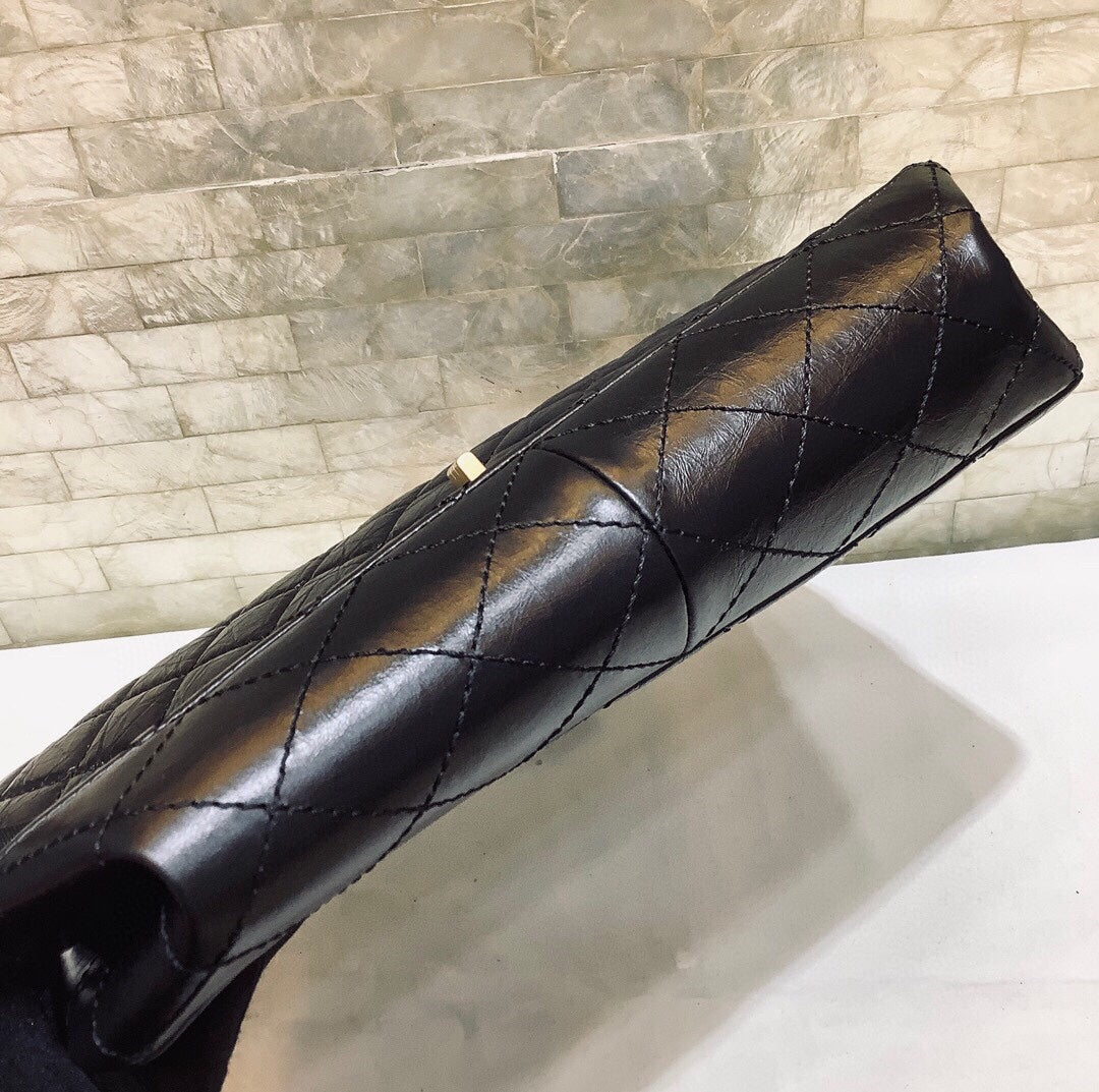 [TOP] CHANEL 2.55 Reissue Flap Bag Medium 24cm - Black & GHW