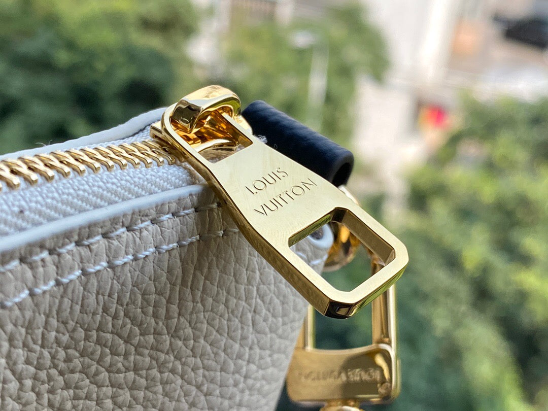 [TOP] Louis Vuitton LV £V Cruiser PM Shoulder Bag 25 x 22.5 x 13cm- White