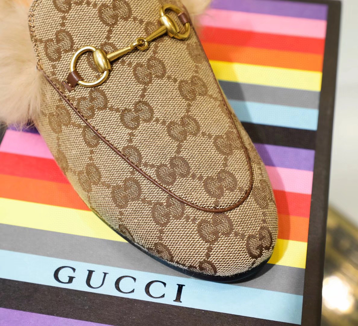 [TOP] GUCCI Canvas with Fur Slides - Beige