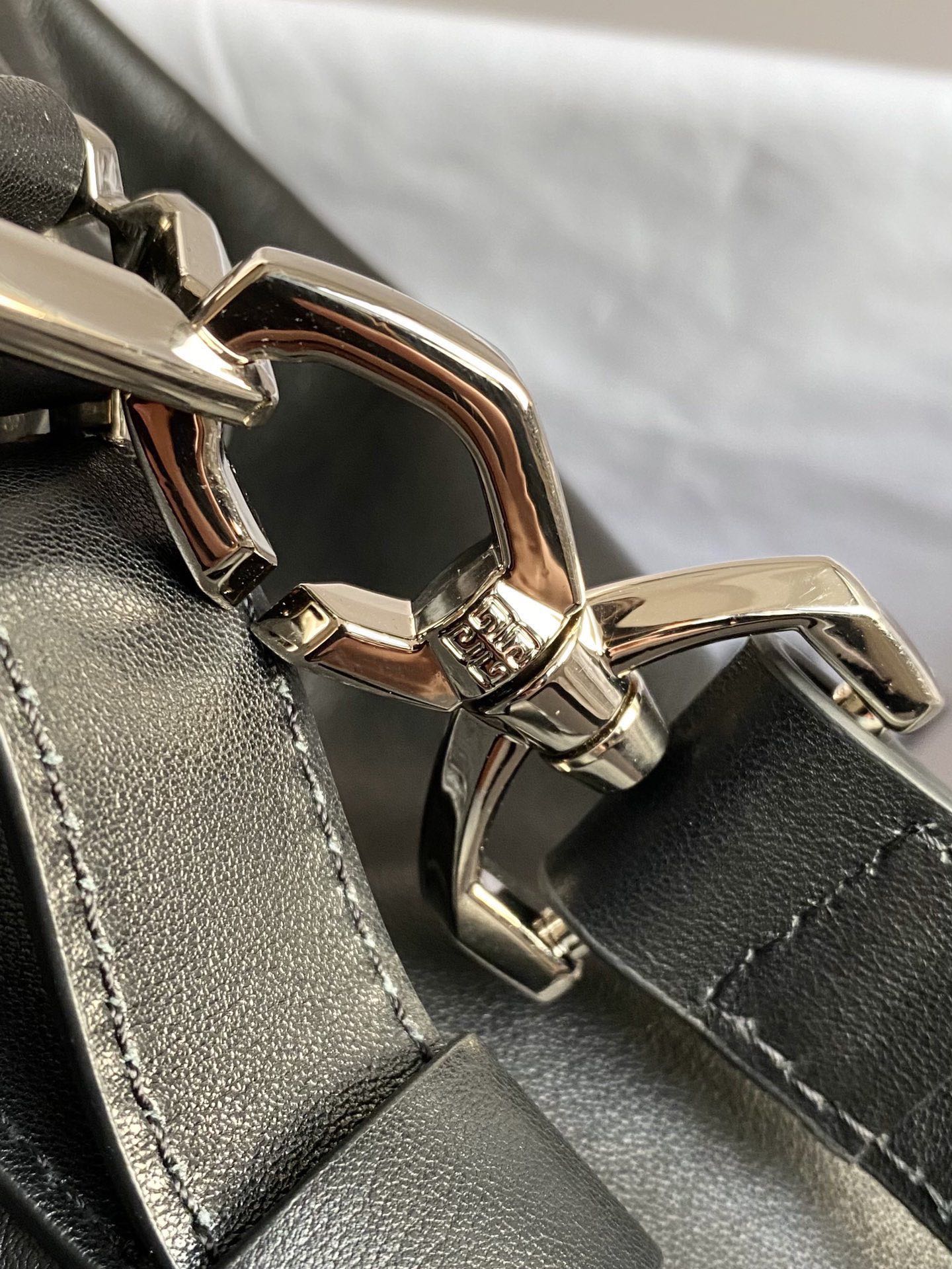 [Top] GIVENCHY Nightingale Rivet Handbag 28cm - Black