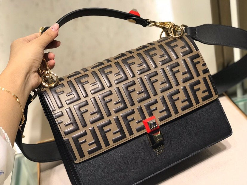 [TOP] FENDI Kan Medium Top Handle Bag