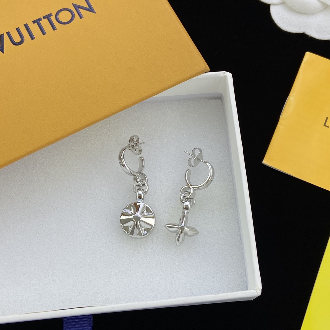 [TOP] Louis Vuitton LV Blossom Earrings