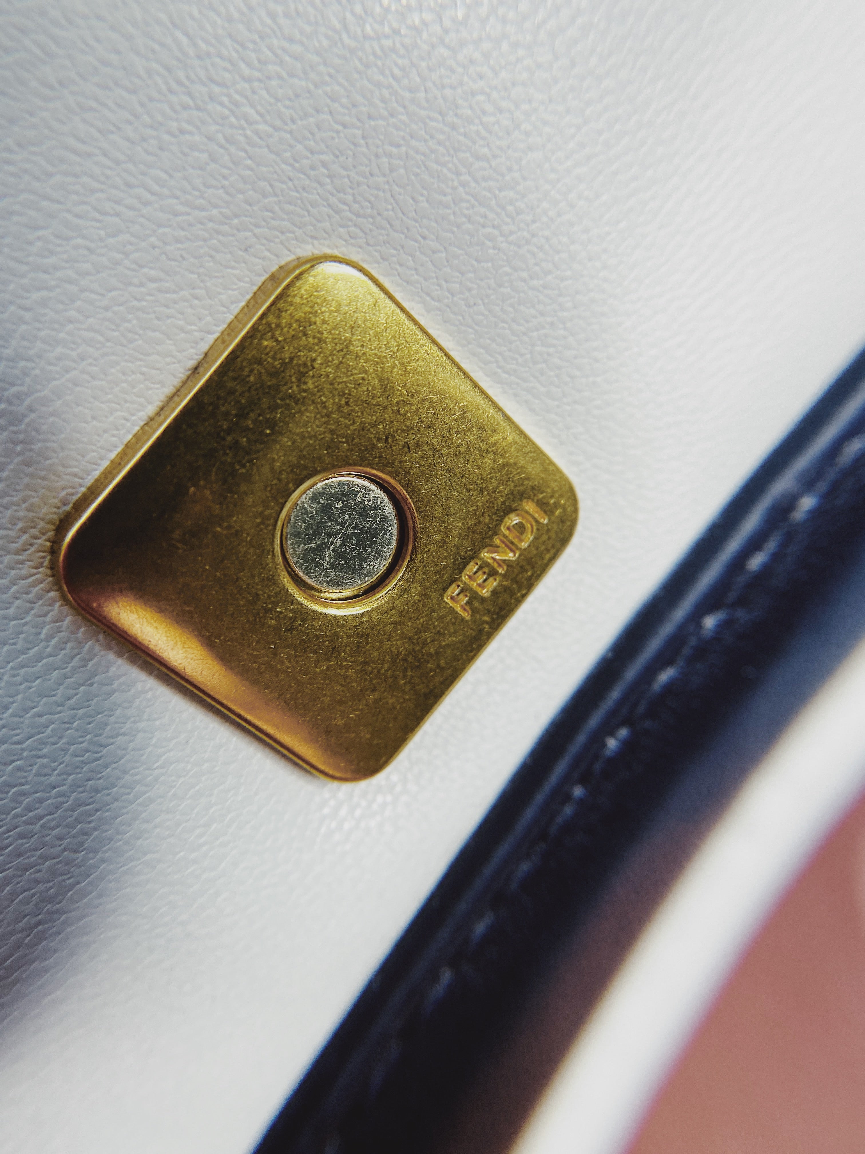 [TOP] FENDI White Baguette Shoulder Bag