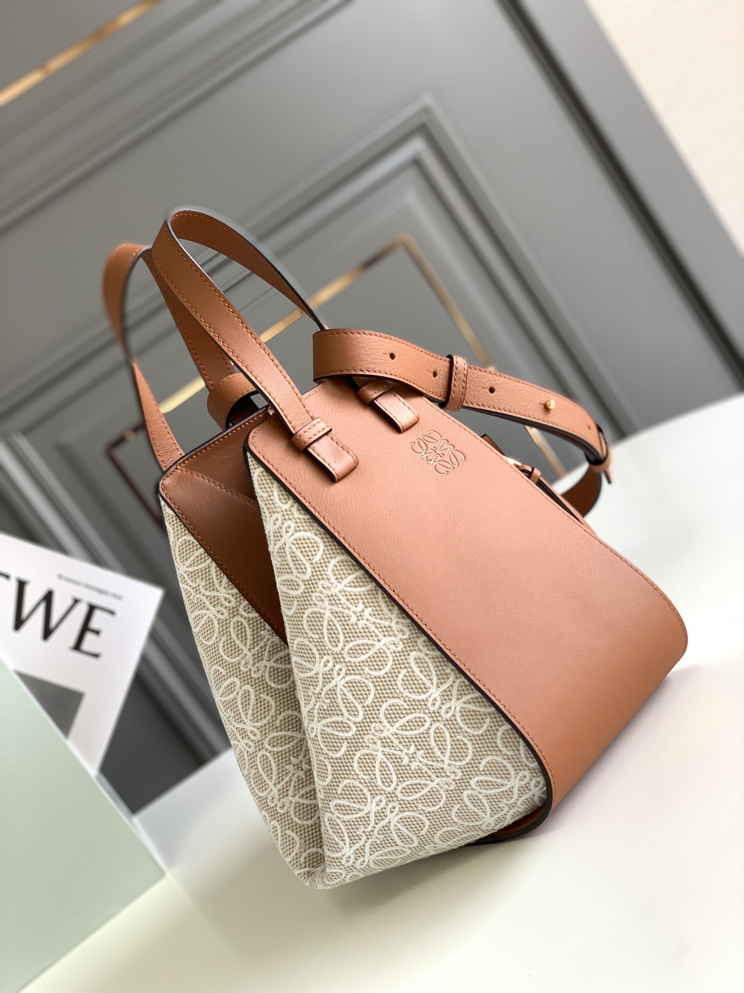 [TOP] LOEWE Calfskin Anagram Hammock Bag 29*14*26cm - Brown