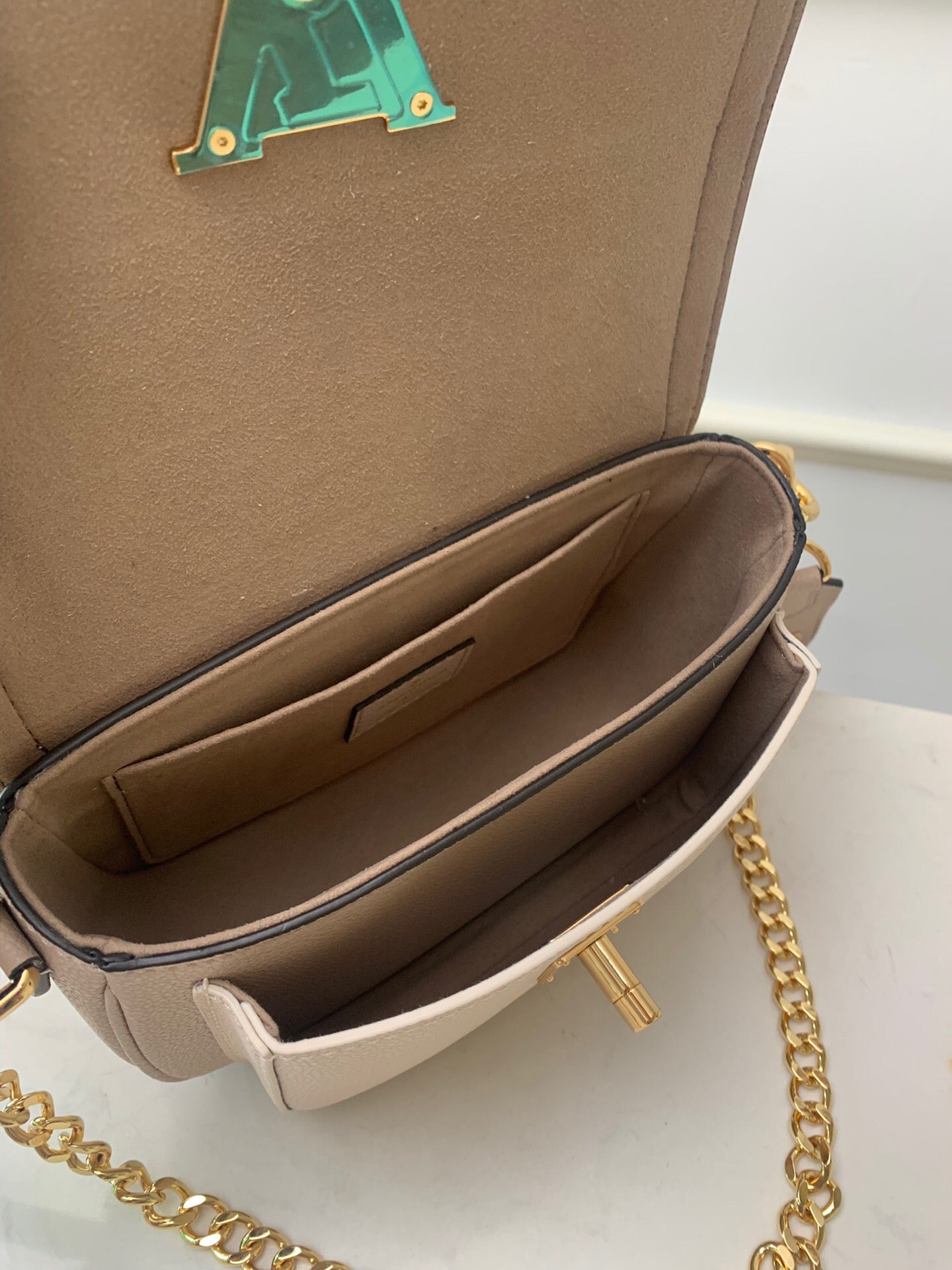 [TOP] Louis Vuitton LV  Lockme Tender Bag 19x13x8CM- Cream