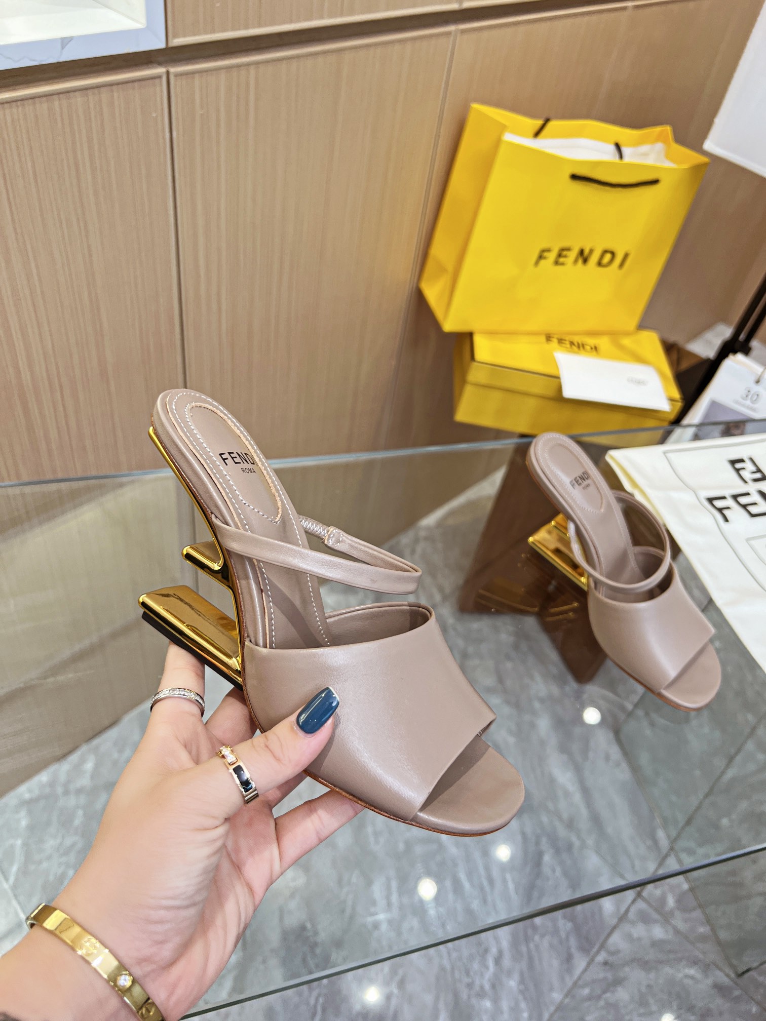 [TOP] FENDI First High Heel - Flesh pink