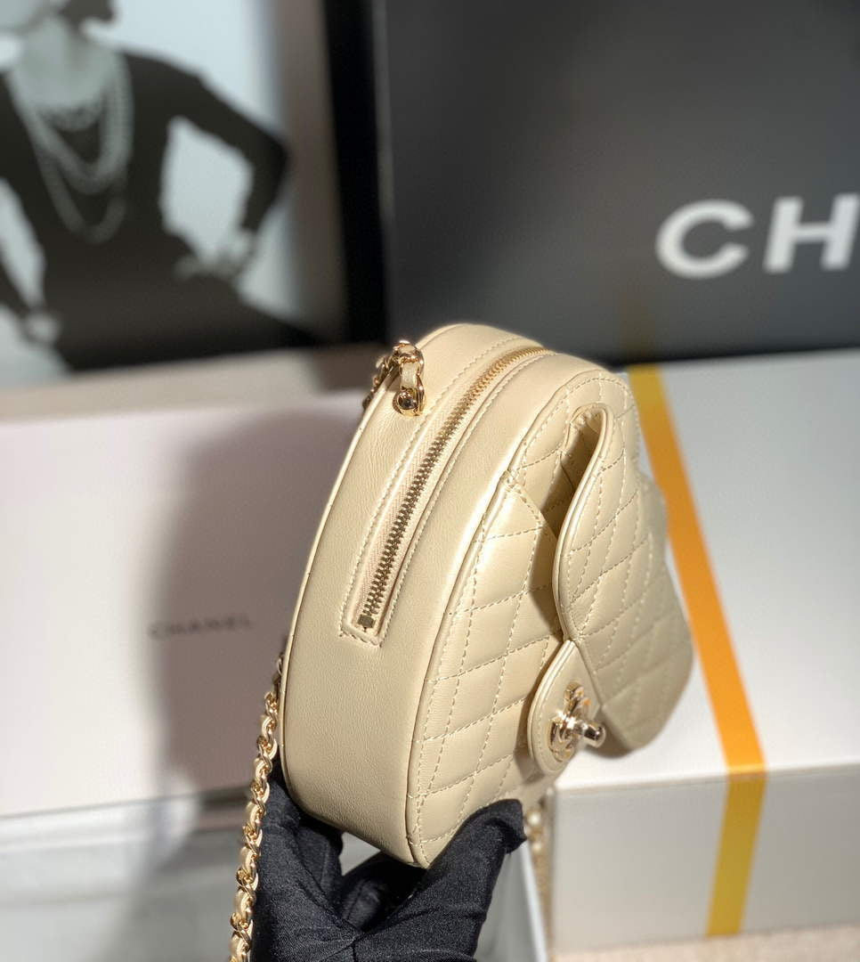 [TOP] CHANEL Heart Bag Large 16.5x18x6.5cm - Beige & GHW