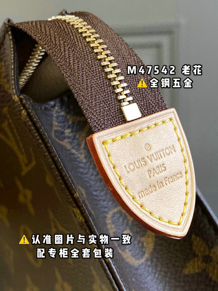 [TOP] Louis Vuitton LV  Toilery Pouch 26 Monogram 25 x 20 x 5.5cm-Brown