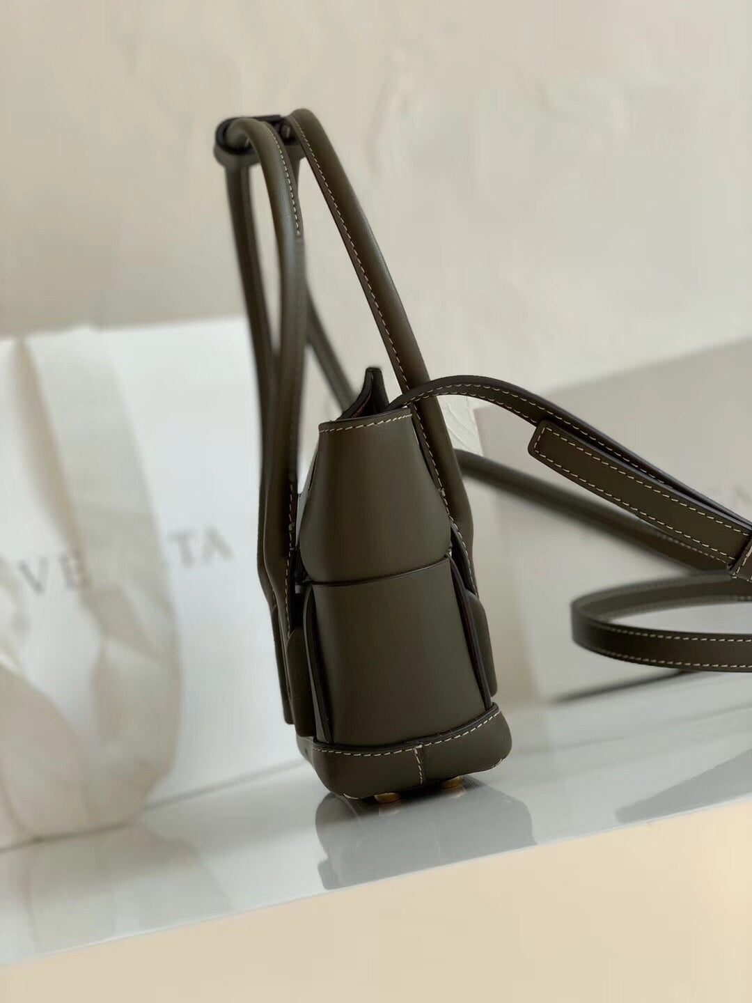 [TOP] Bottega Veneta BV Mini Arco 29 Leather Bag - Camping