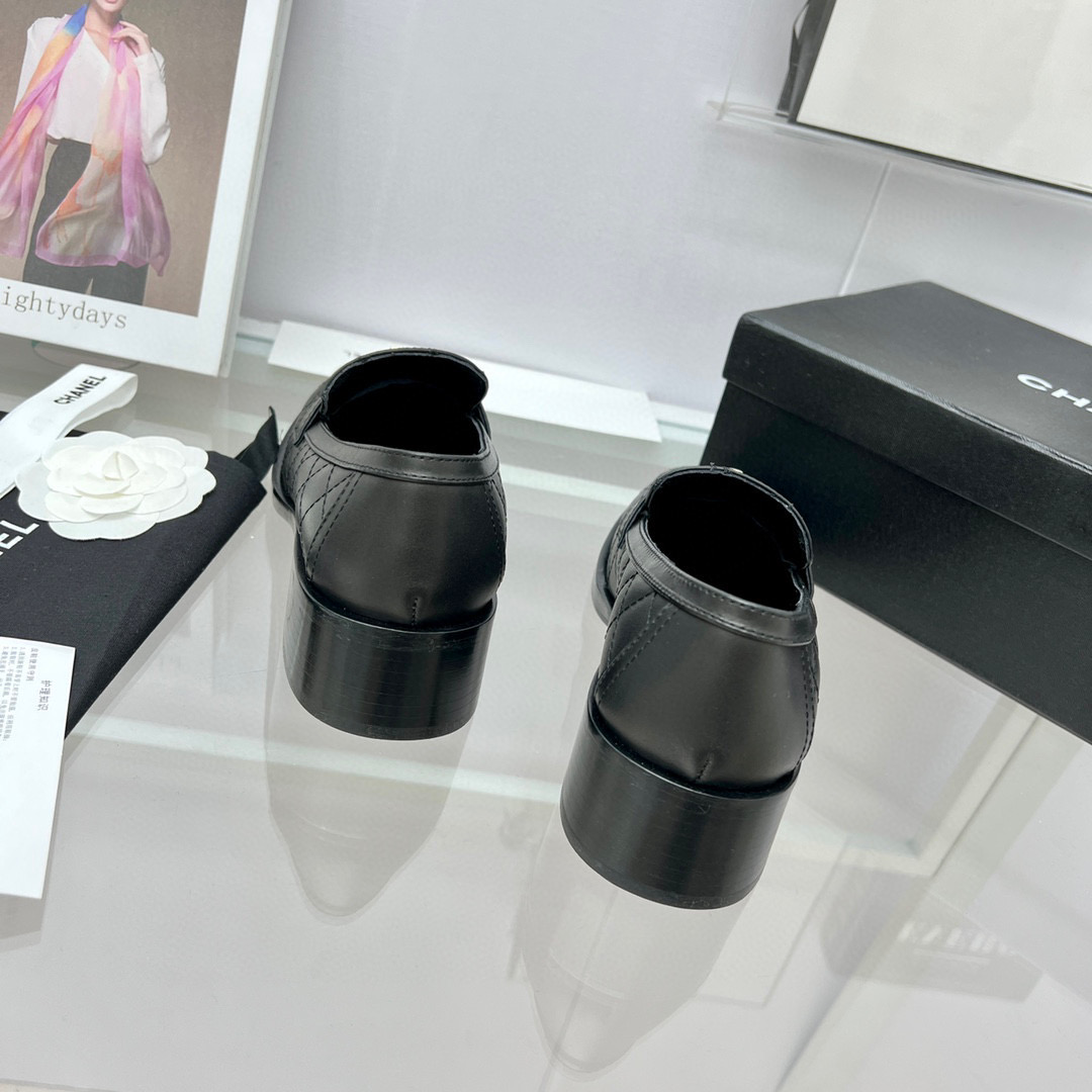 [TOP] CHANEL Leather Loafers Heart Logo - 4 Colours