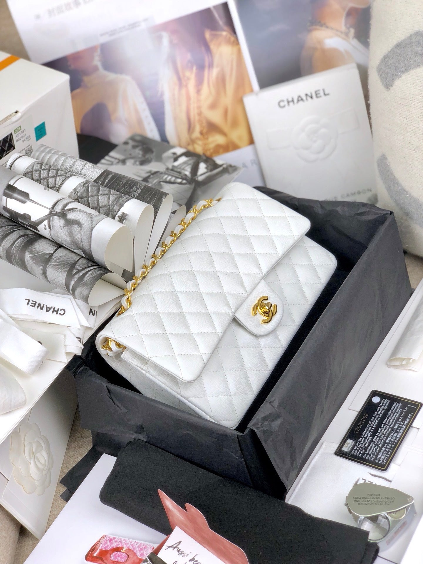[TOP] CHANEL Classic Flap Bag Caviar Medium 25.5cm – White & GHW