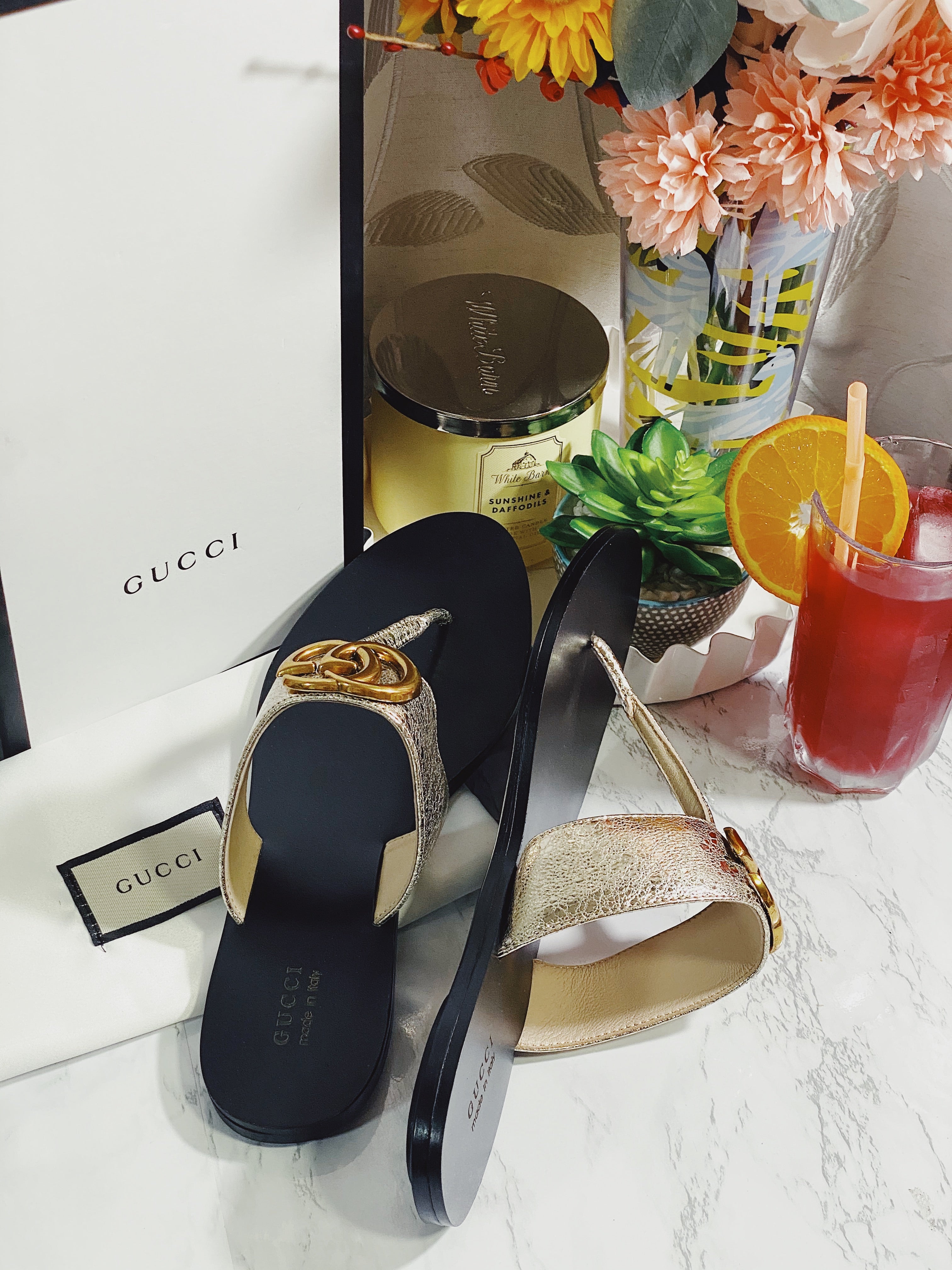 [TOP] GUCCI Thong Sandals - Gold