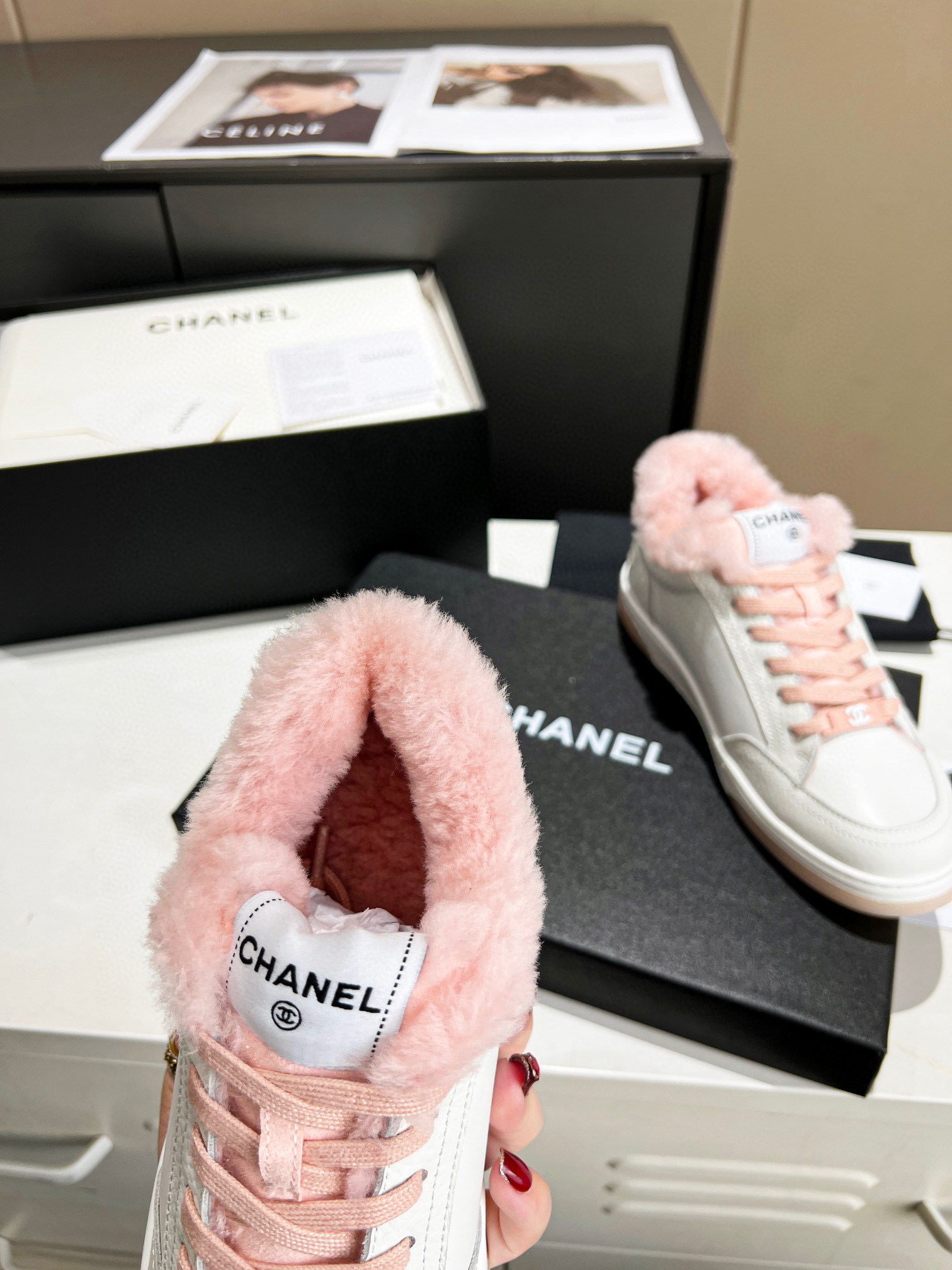 [TOP] CHANEL Two Tone Sneaker with Fur Trim - Black/White/Pink