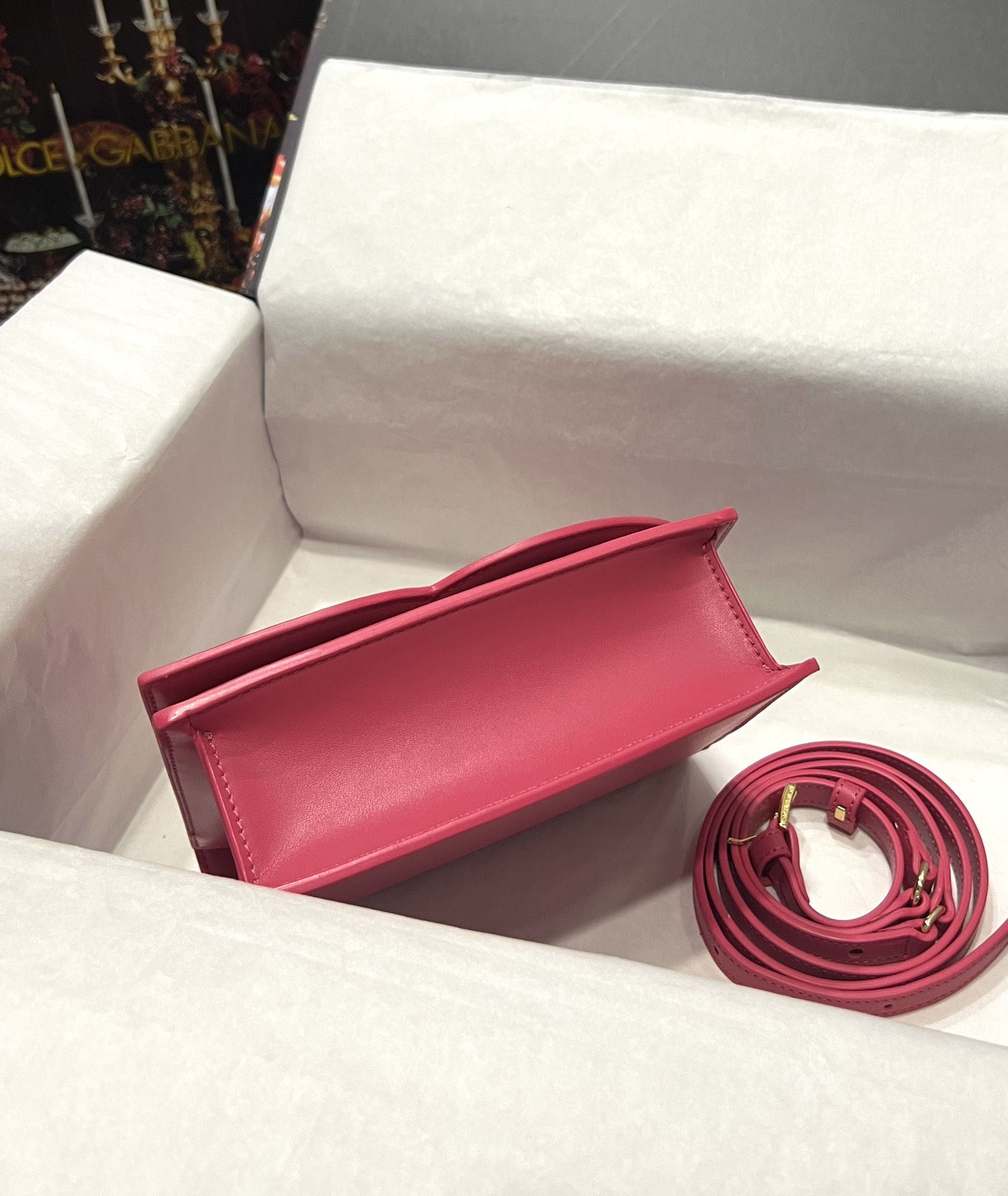 [TOP] Dolce & Gabbana D&G Calfskin DG Logo Bag 16*20*5.5cm - Pink