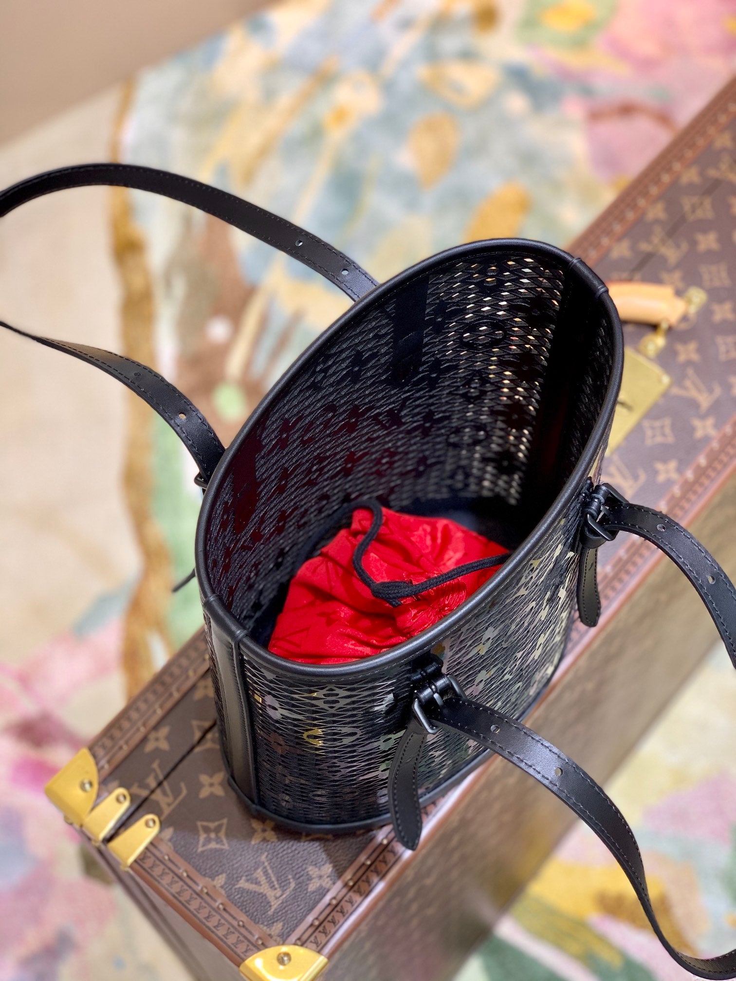 [TOP] Louis Vuitton LV  Nicolas Ghesquiere Bucket Bag 23 x 26 x 16 cm- Black