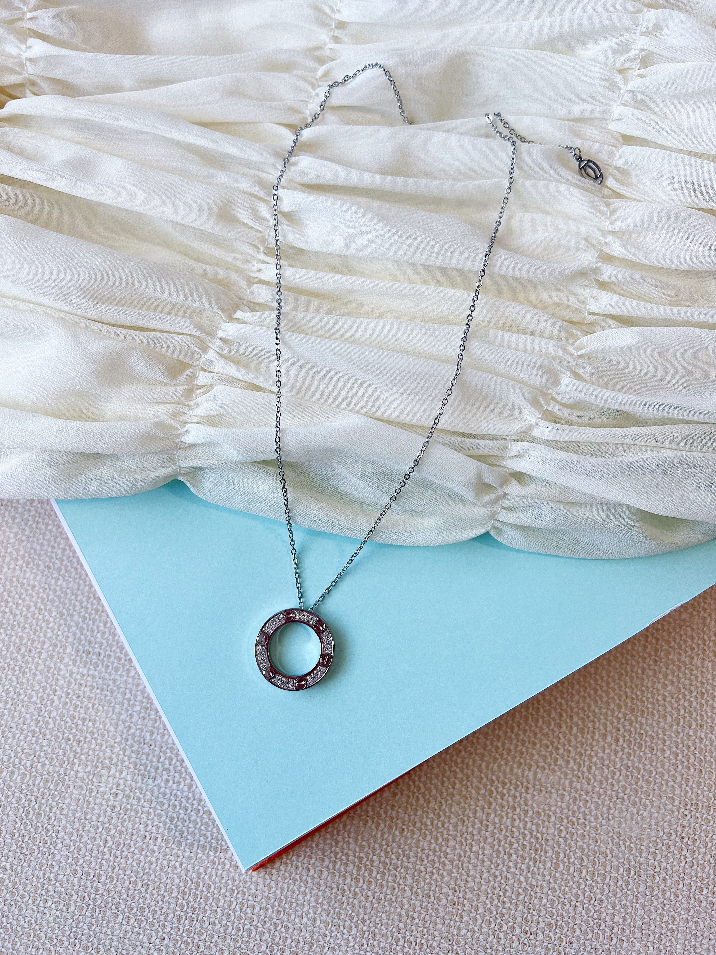 [TOP] Cartier Round Necklace w Stones