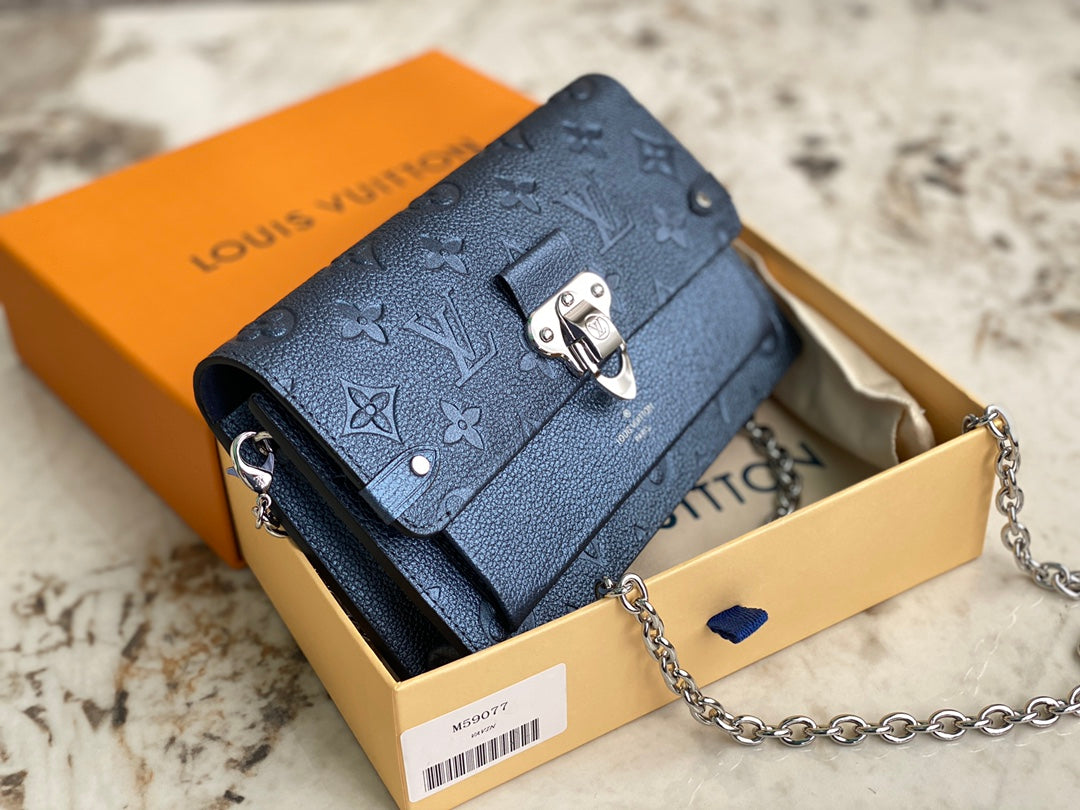 [TOP] Louis Vuitton LV L*V Vavin WOC Empreinte 19 x 12.5 x 4 cm - Pearly Blue