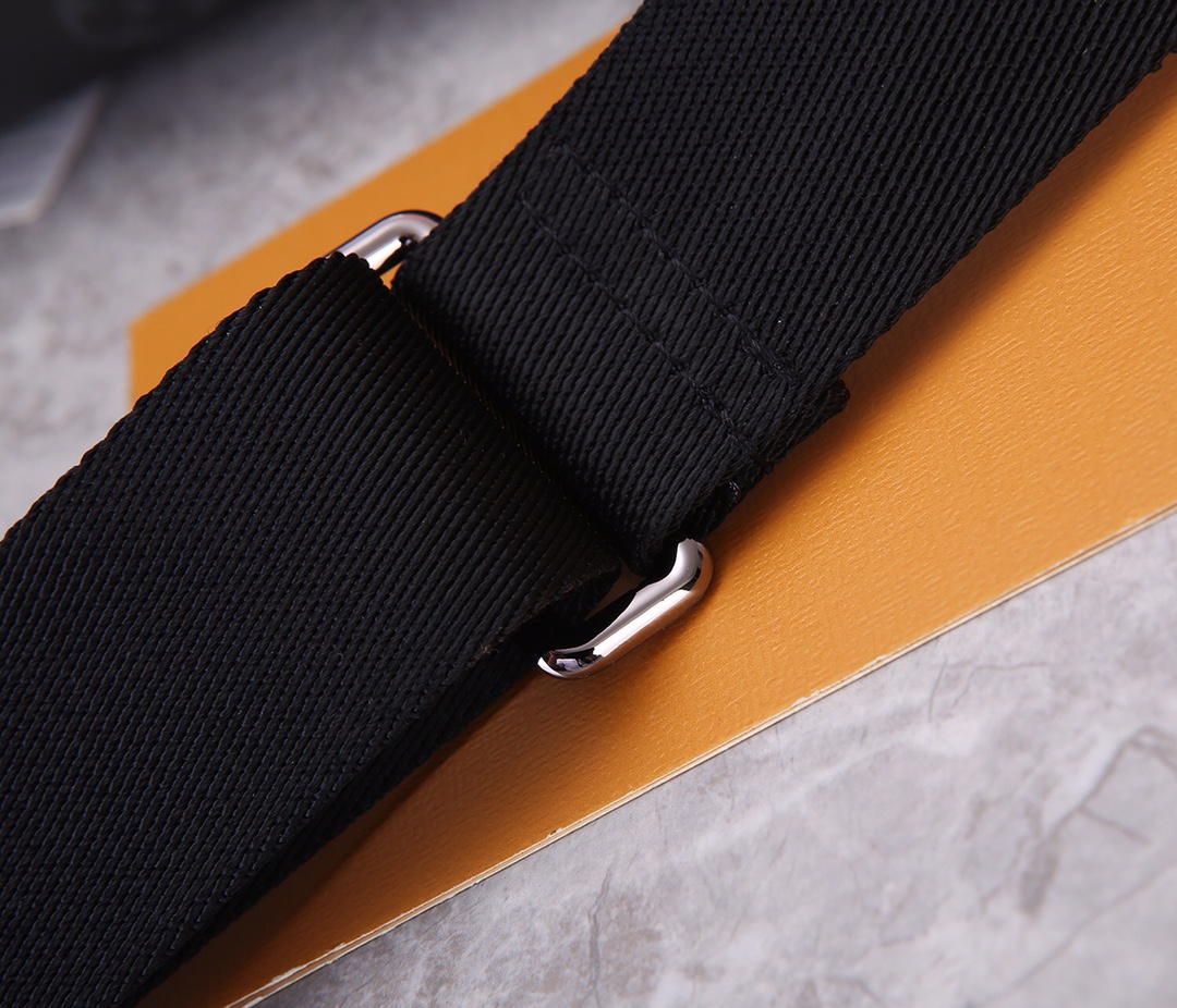 [TOP] Louis Vuitton LV Messenger PM Voyager Small Messenger Bag